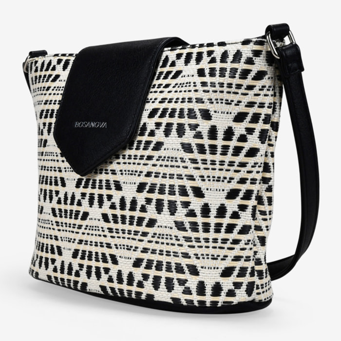 Bolso bandolera negro en rafia con solapa