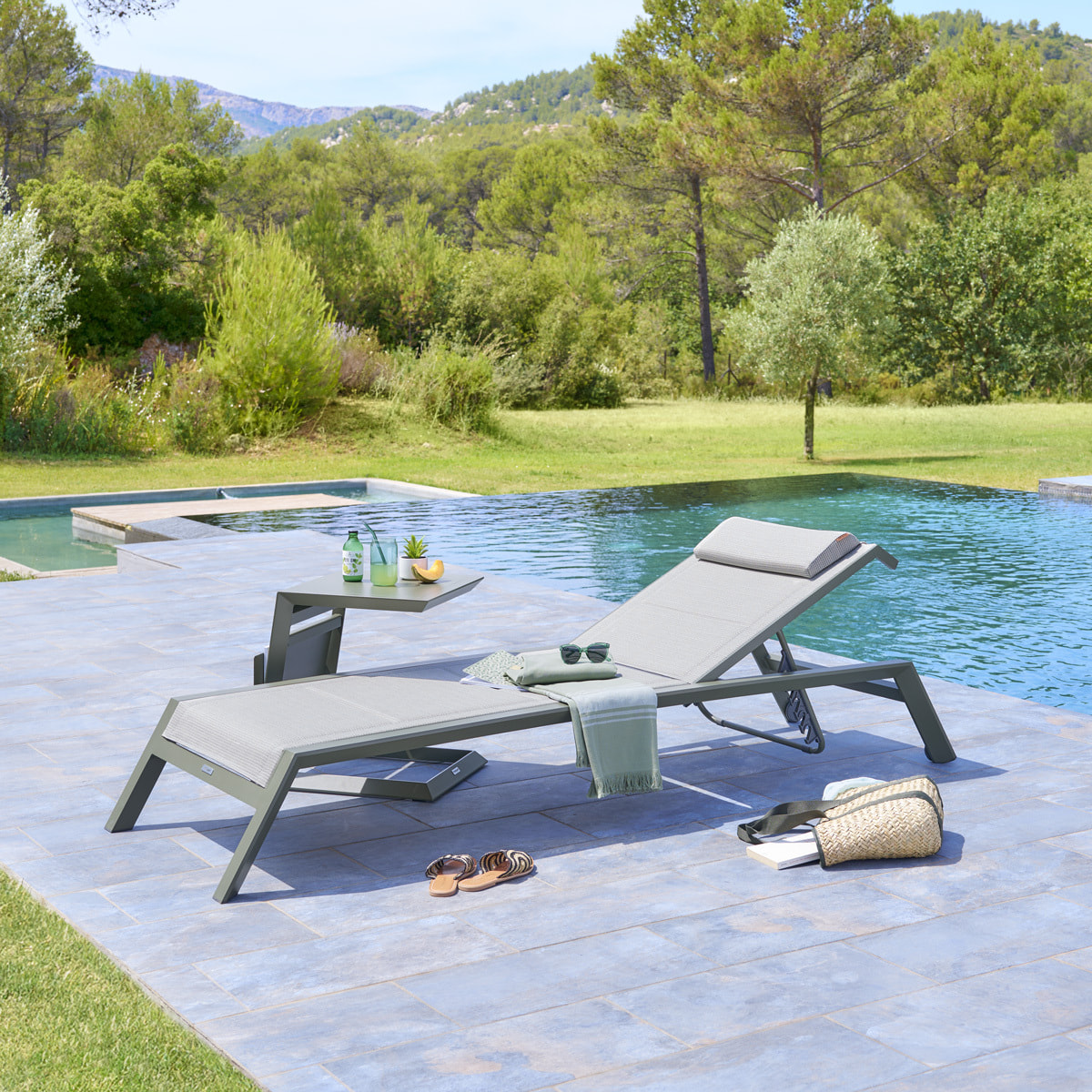 Table d appoint de jardin carrée "Allure" vert laurier 55 x 45 x 55cm en aluminium