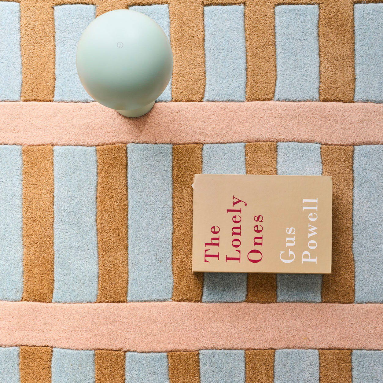 PANTONE - Tapis en laine fait main RAYON TENDRE à motif graphique