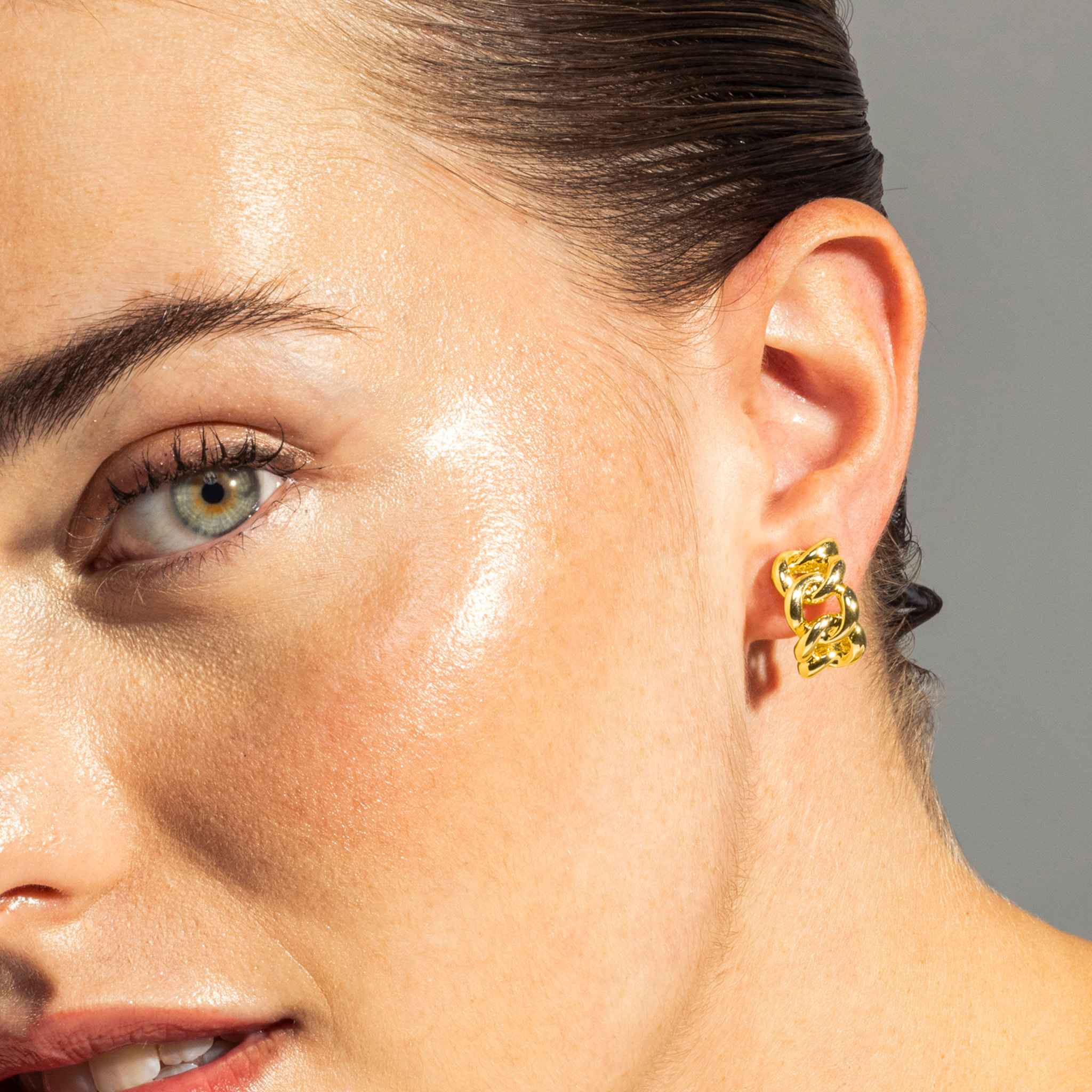 Pendientes acabados en oro amarillo de 18K
