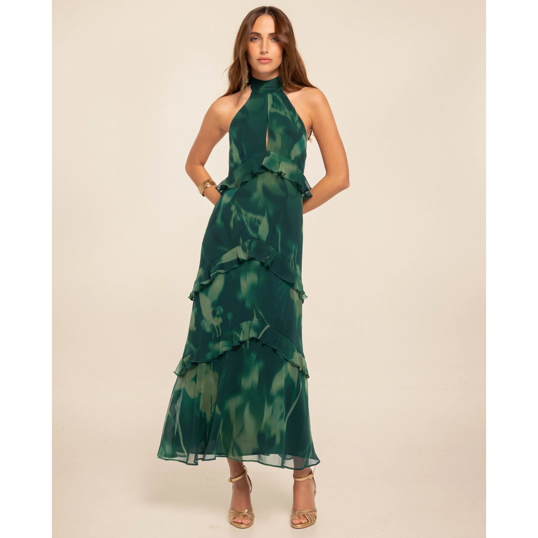 Vestido midi con escote halter y volantes