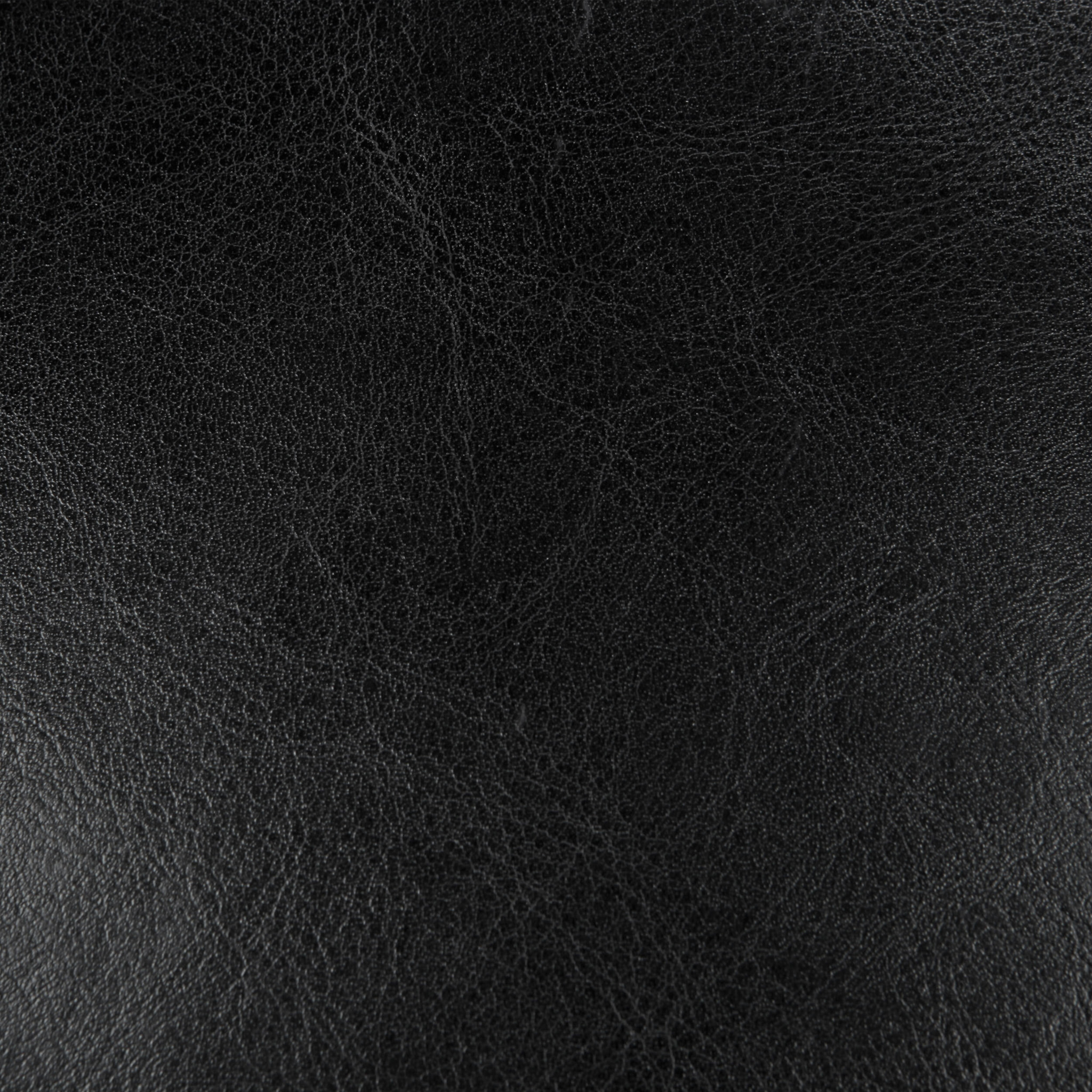 Fauteuil noir en croute de cuir enduite - Club