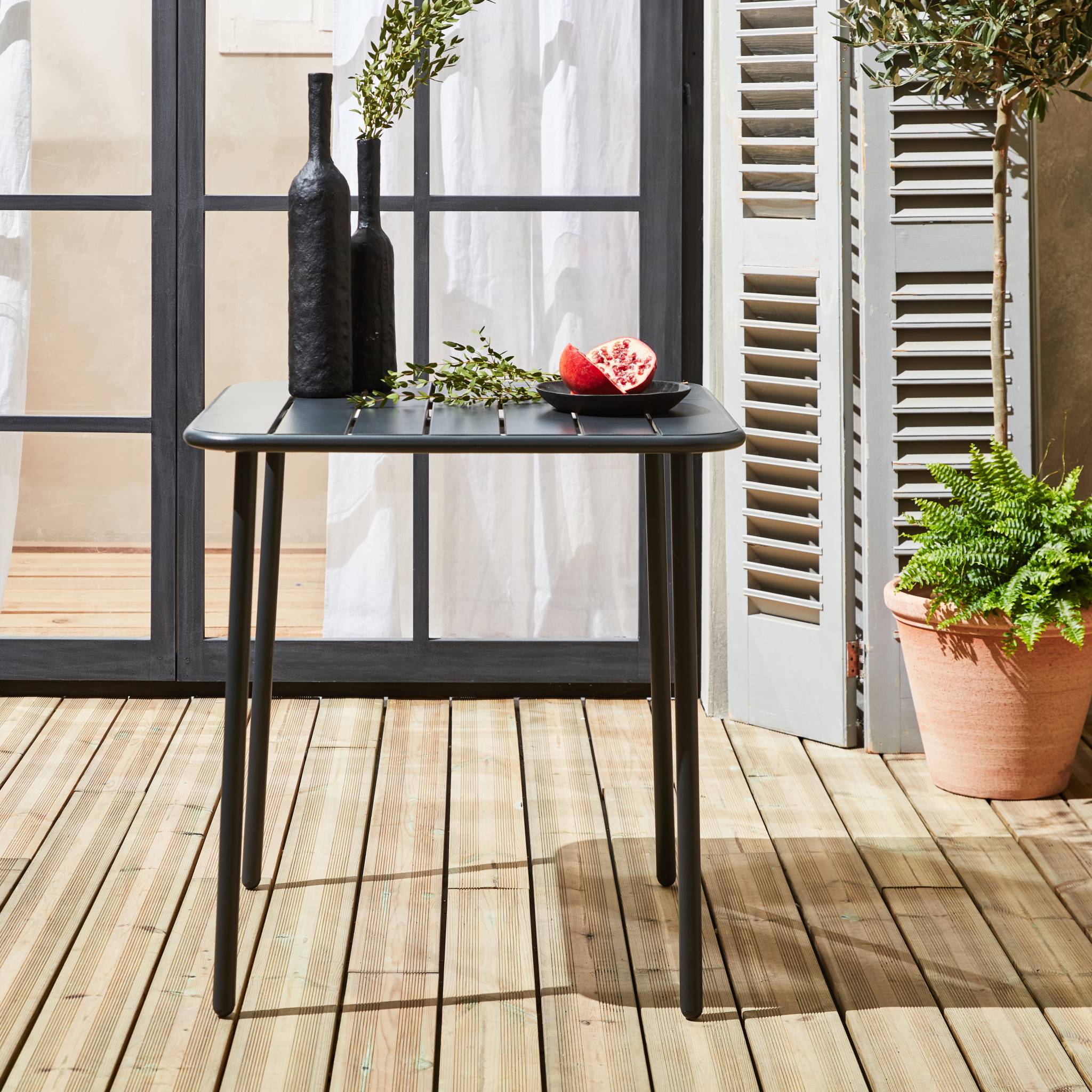 Table de jardin métal 2 places. anthracite. Amelia. 70x70cm. traitement antirouille. lattes et bords arrondis