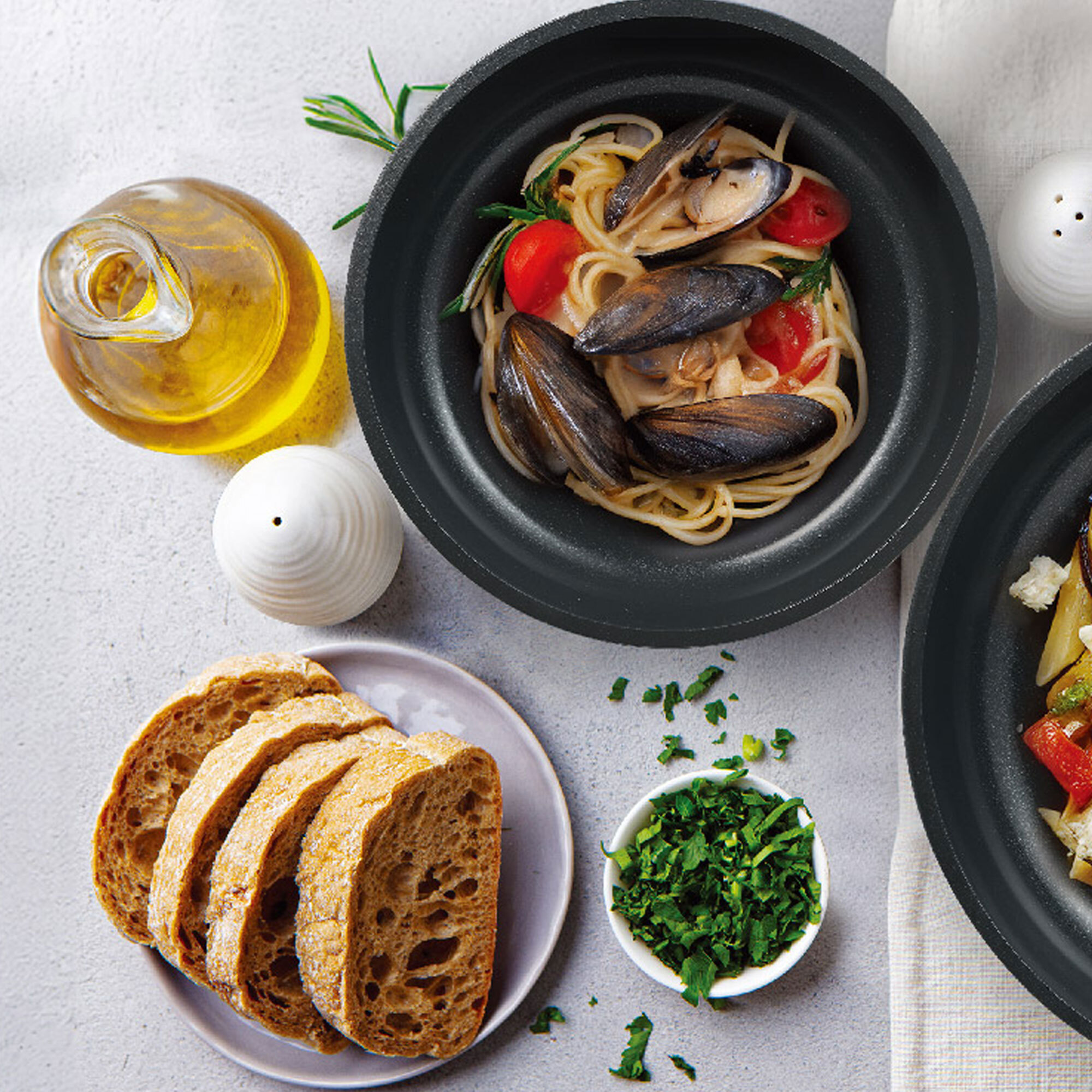 juego de 2 sartenes ø22ø26cm aluminio fundido azul + mango desmontable