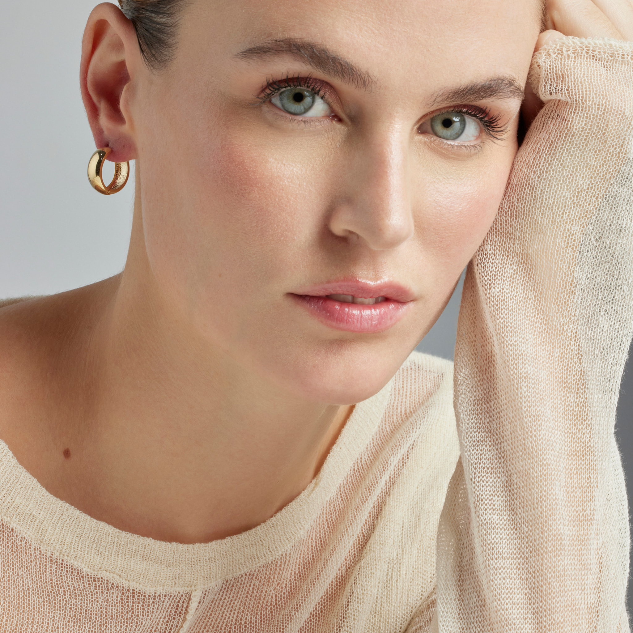 Pendientes de 18mm de diámetro acabado oro amarillo de 18k