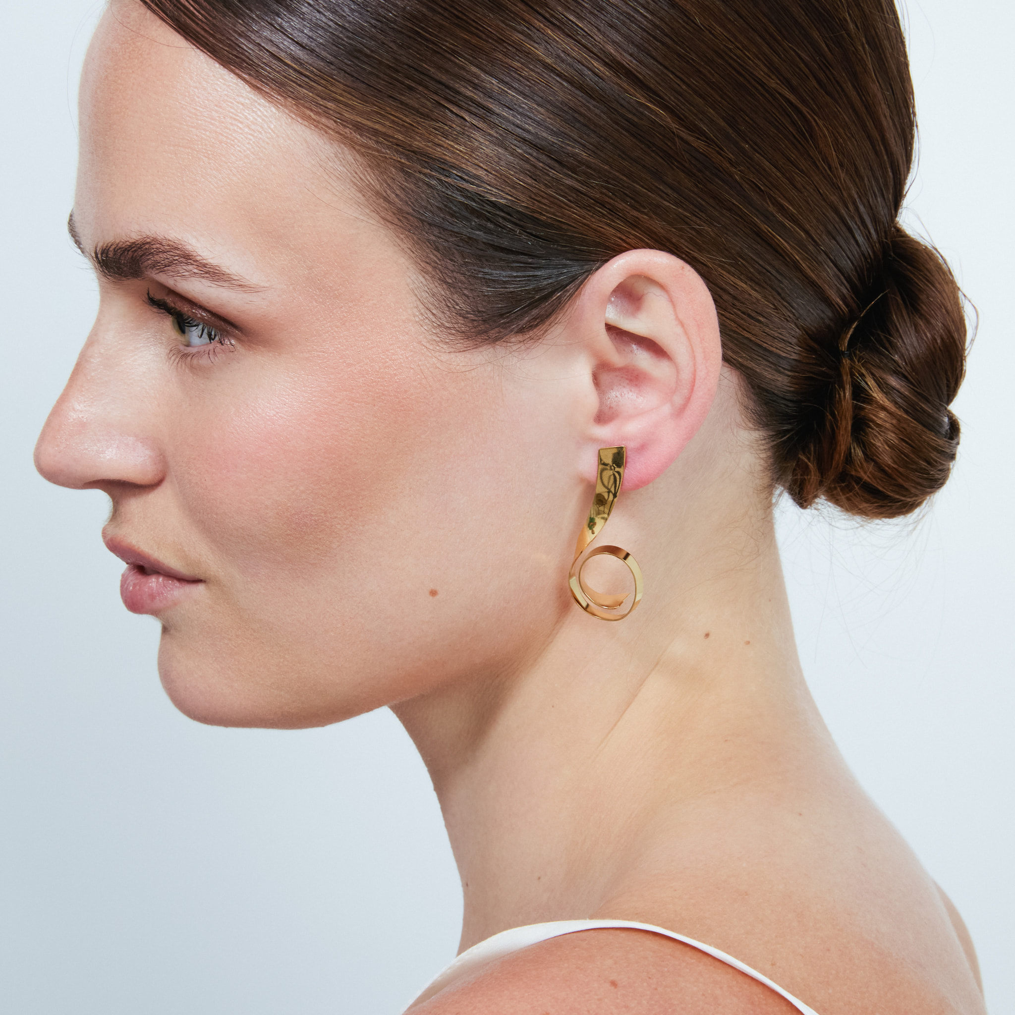 Pendientes Moneu acabado oro amarillo 18k