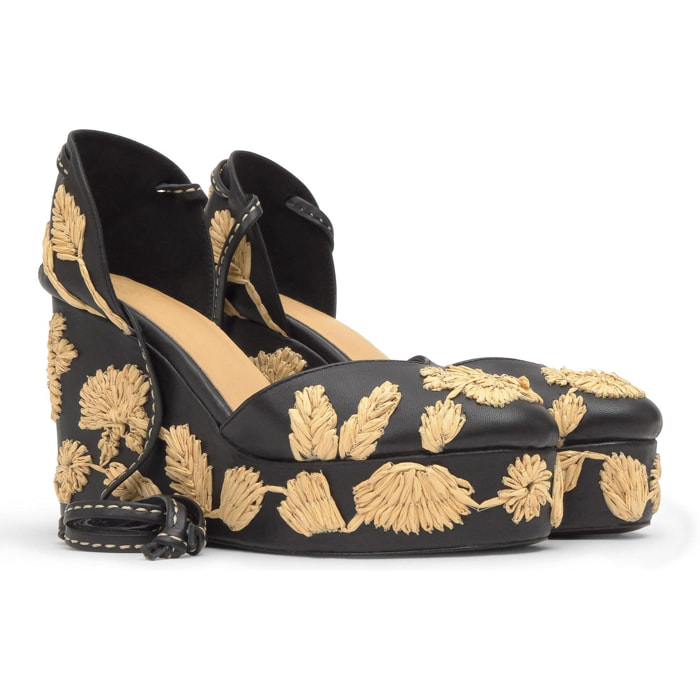 Alpargata Carmela cuña de yute en napa con motivos florales bordados y cintas