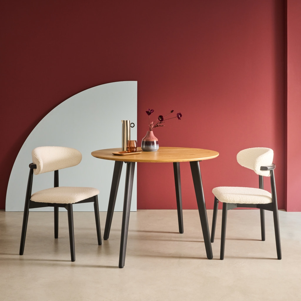 Table à manger ronde effet chêne pieds métal noir 4 places