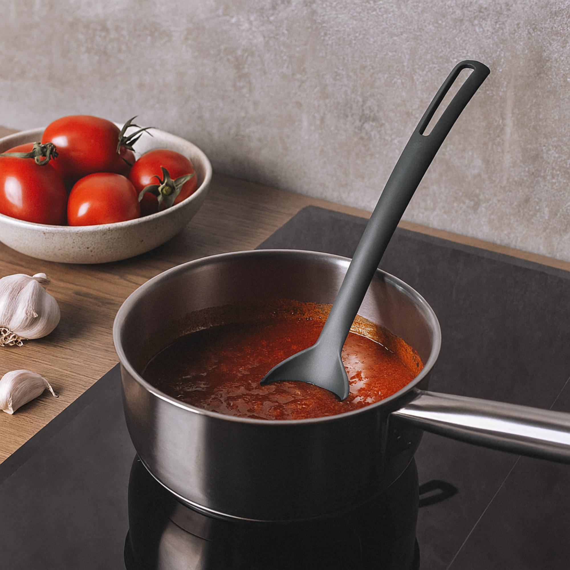 cuchara de cocina sólida en color negro 30,3x9,5cm