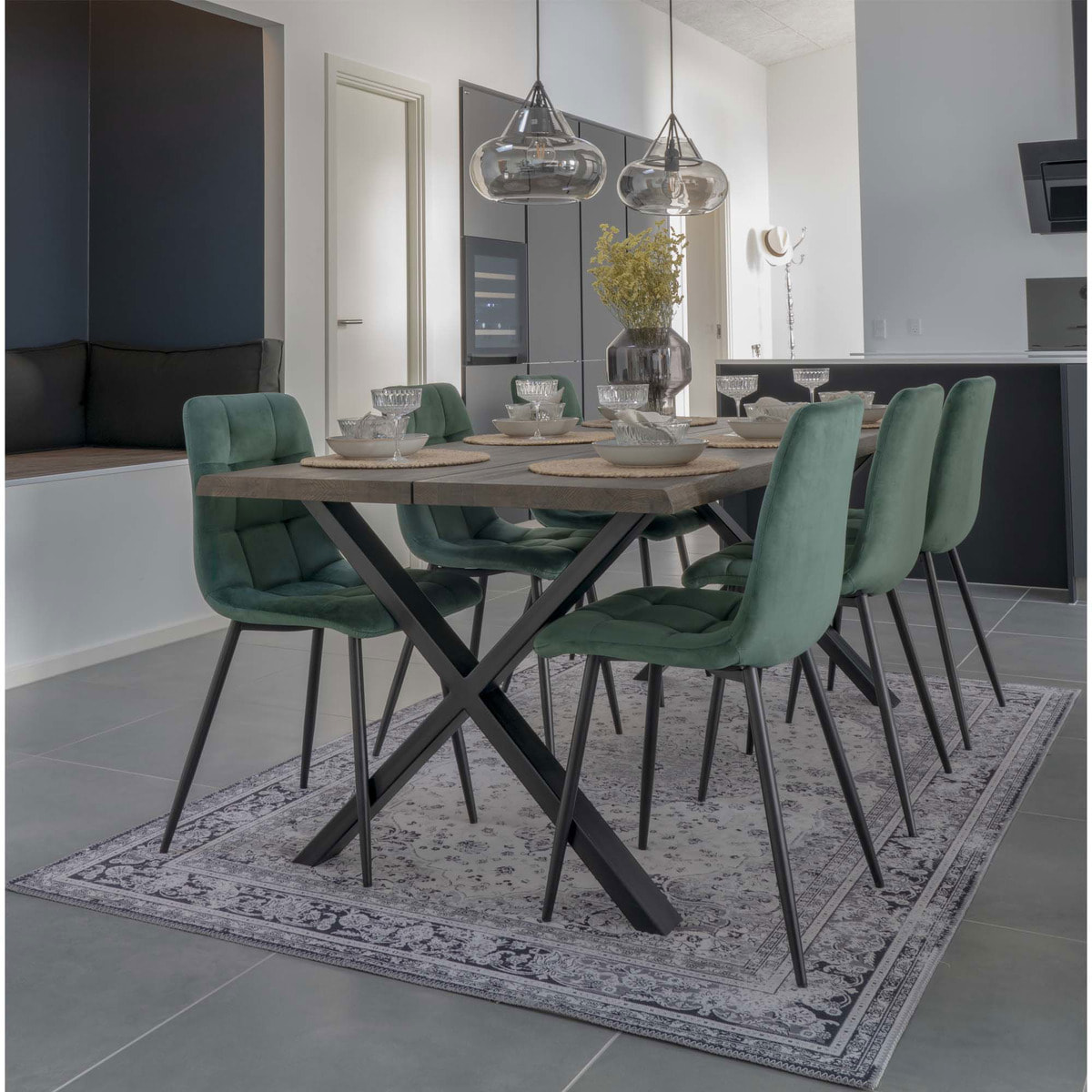 Set 2 sedie da pranzo Middelfart in velluto verde scuro con gambe nere