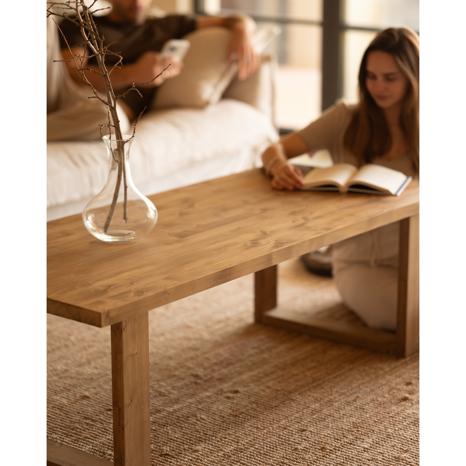 Mesa de centro de madera maciza en tono roble oscuro de varias medidas