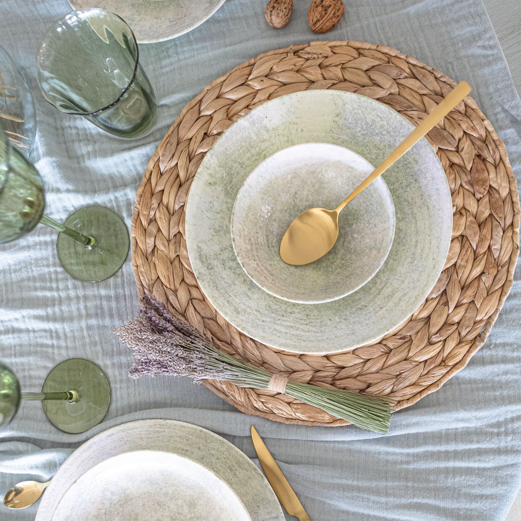 Service de table 60 pièces en porcelaine verte NATURA