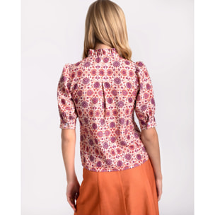 Camisa de mujer con manga corta y estampado floral