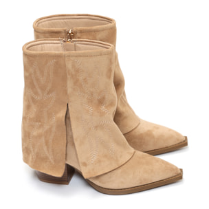 Stivaletti texani in simil pelle scamosciata con risvolto e ricamo