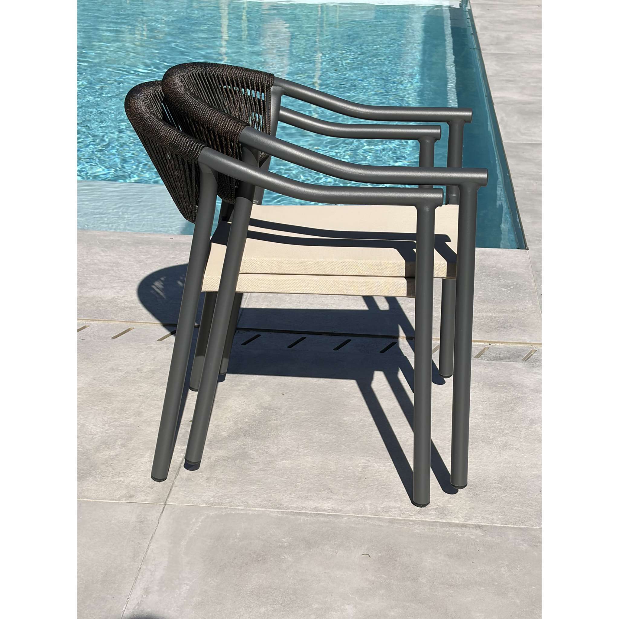 LAMU - Ensemble repas de jardin 4 places en alu - Gris anthracite