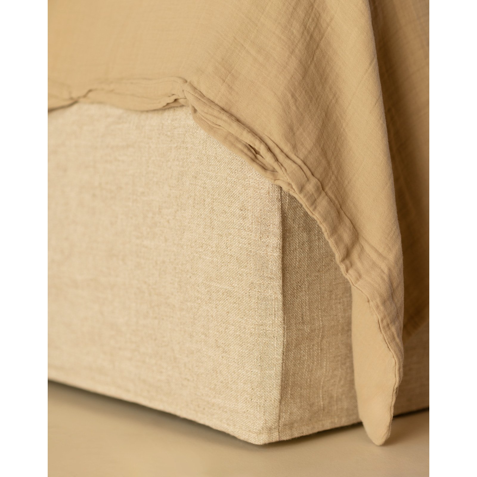 Lit coffre déhoussable en lin beige pour les sommiers en différentes tailles