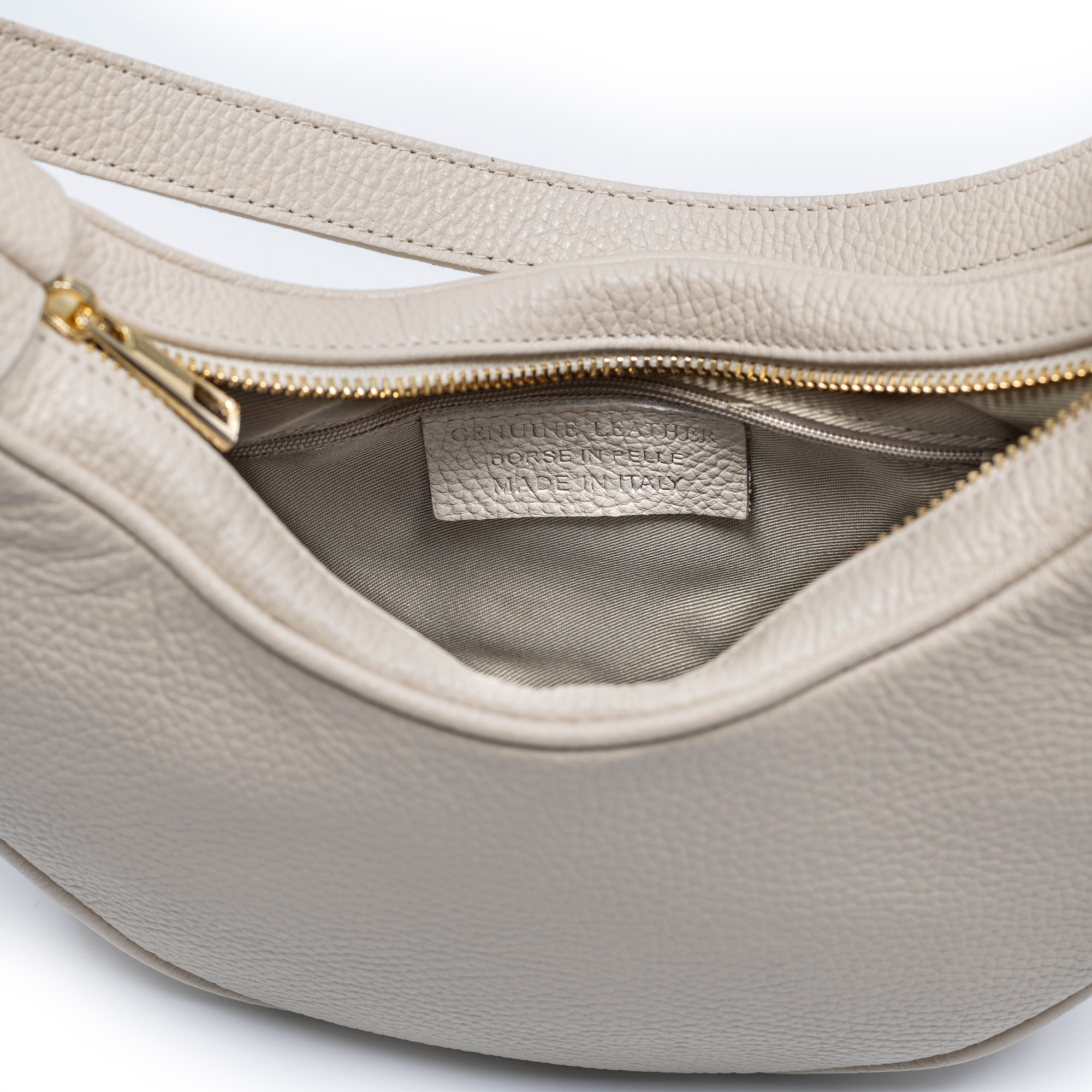 Asís bolso bandolera y mano, de piel auténtica acabado dollaro, con diseño en media luna.