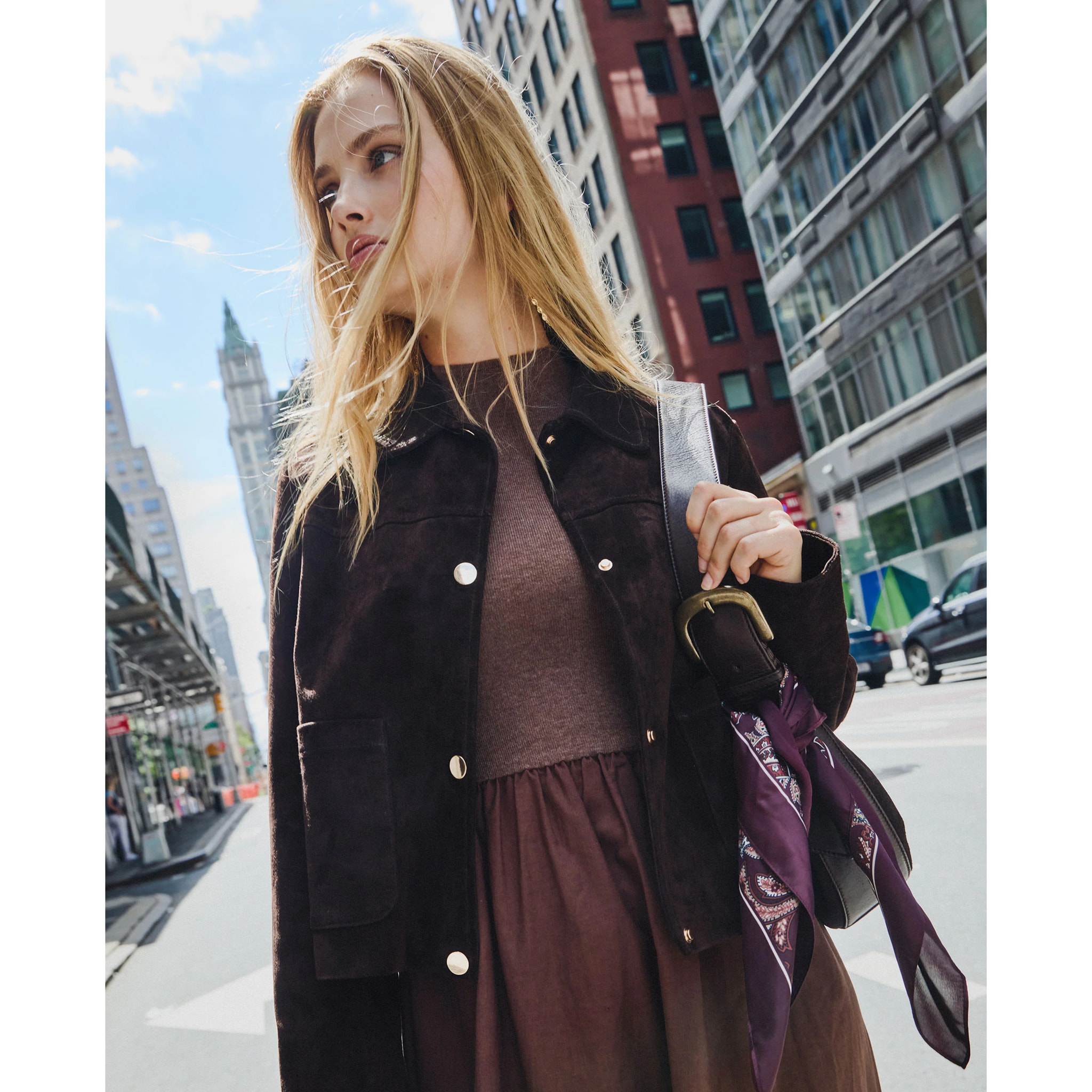 Vestido marrón con top de punto y falda larga de tejido plano