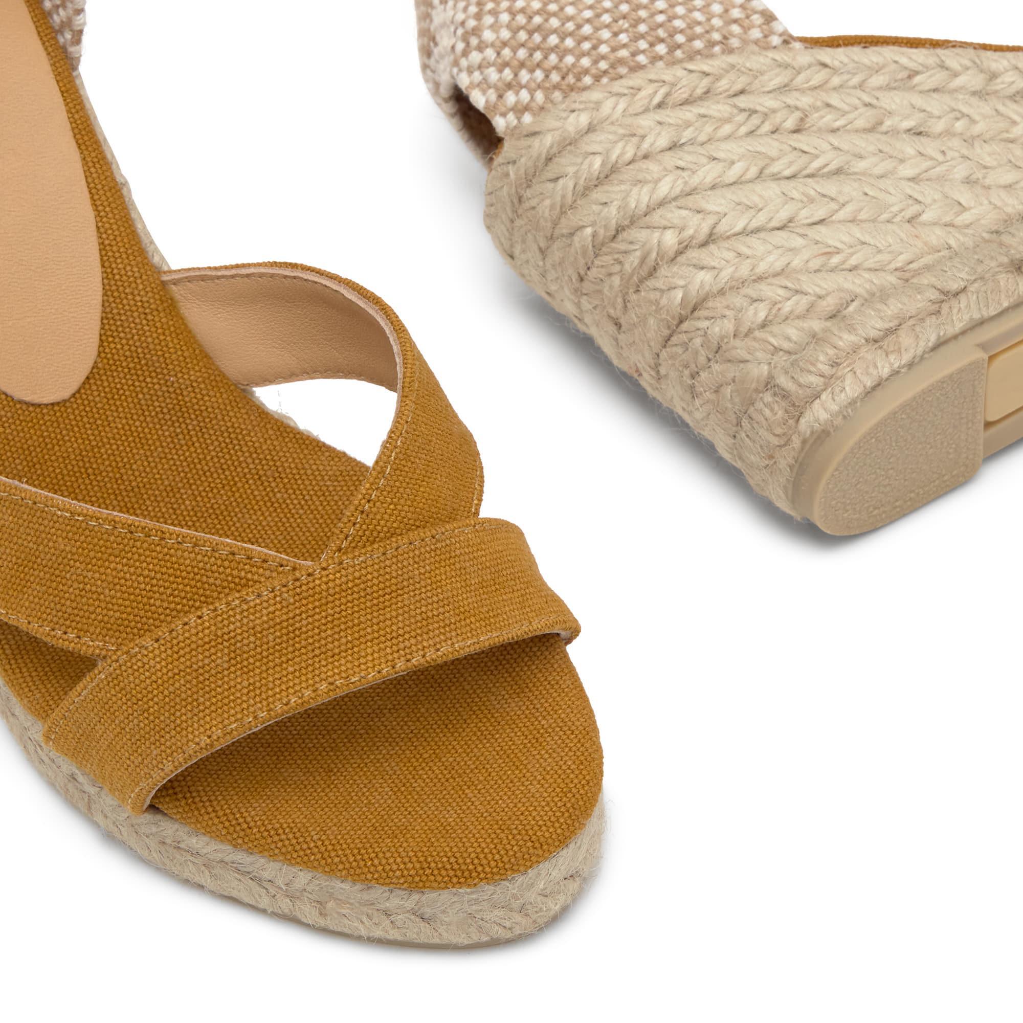 Sandalia de cuña Bailey en algodón orgánico lavado y cierre de cintas