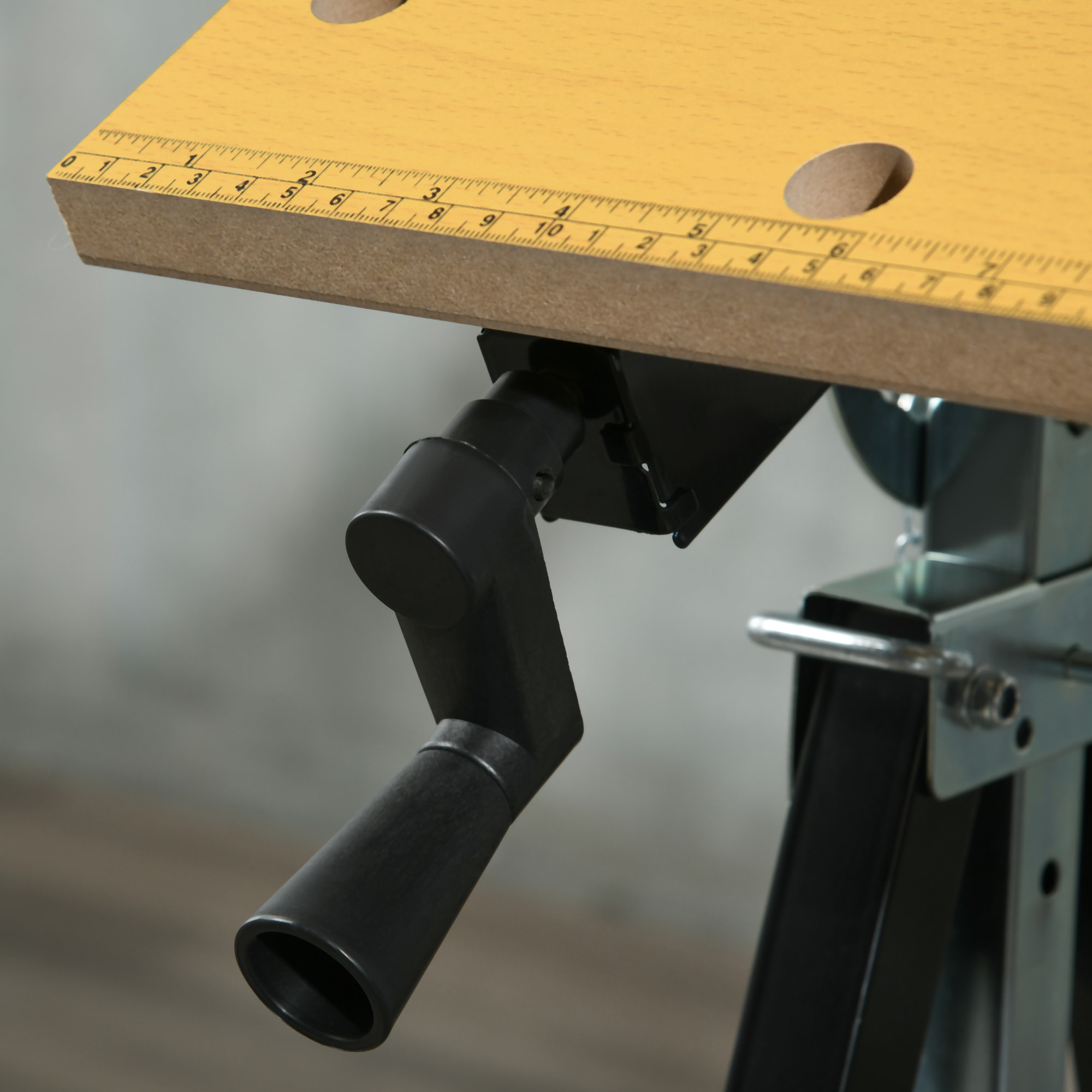 Banco de Trabajo Ajustable en Altura con 4 Clavijas Giratorias Tableros Ajustables en ángulo y Distancia 65x57x85-114 cm Madera Natural y Negro