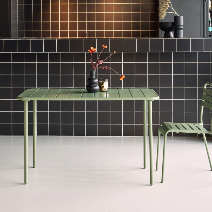 Table de jardin métal 4 places. vert. Amelia. 120x70cm. traitement antirouille. lattes et bords arrondis