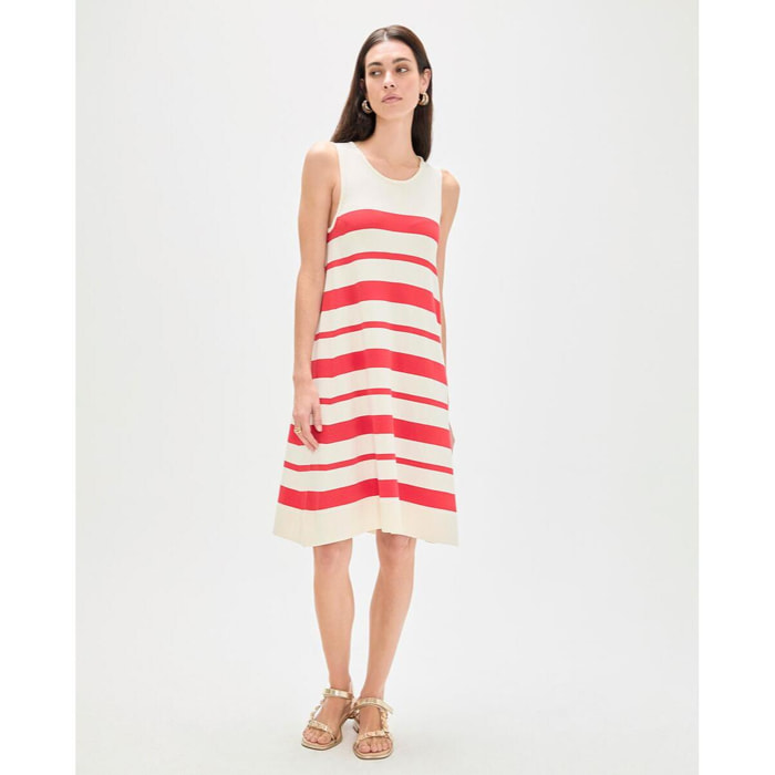 Abito corto in maglia con spalline larghe e riga irregolare