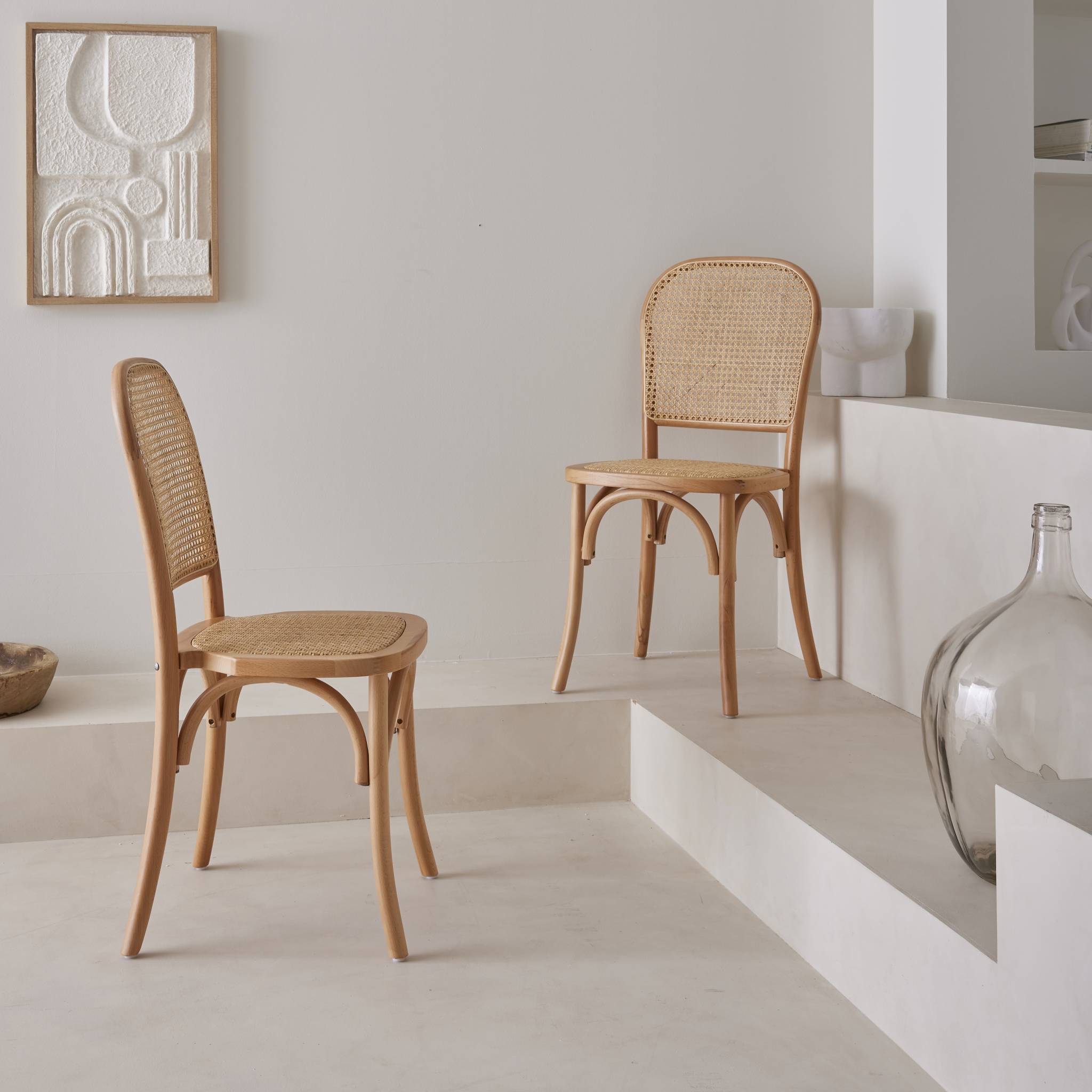 Lot de deux chaises naturelles vintage en bois avec assise et dossier en rotin
