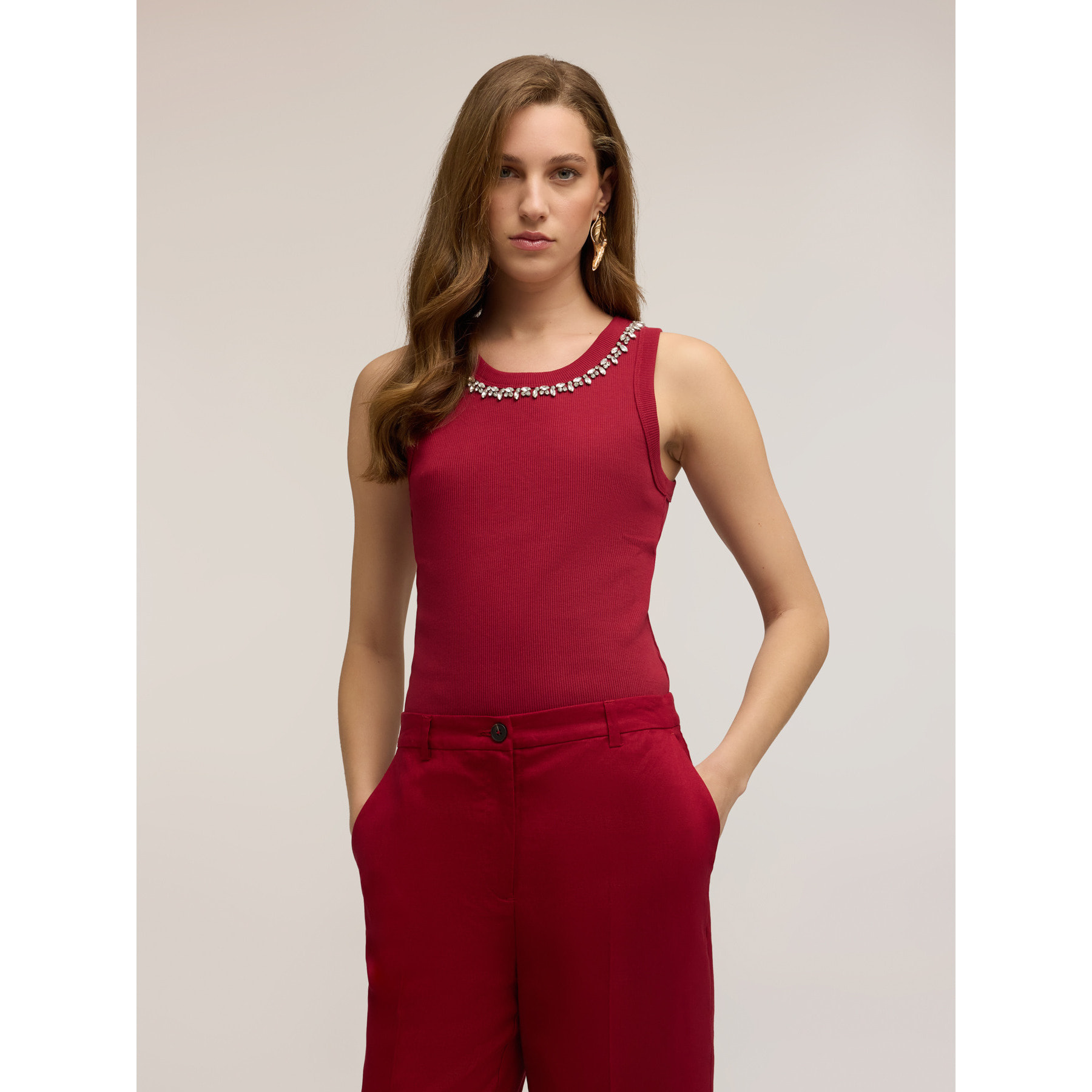 Motivi - Top con strass en el escote - Burgundy