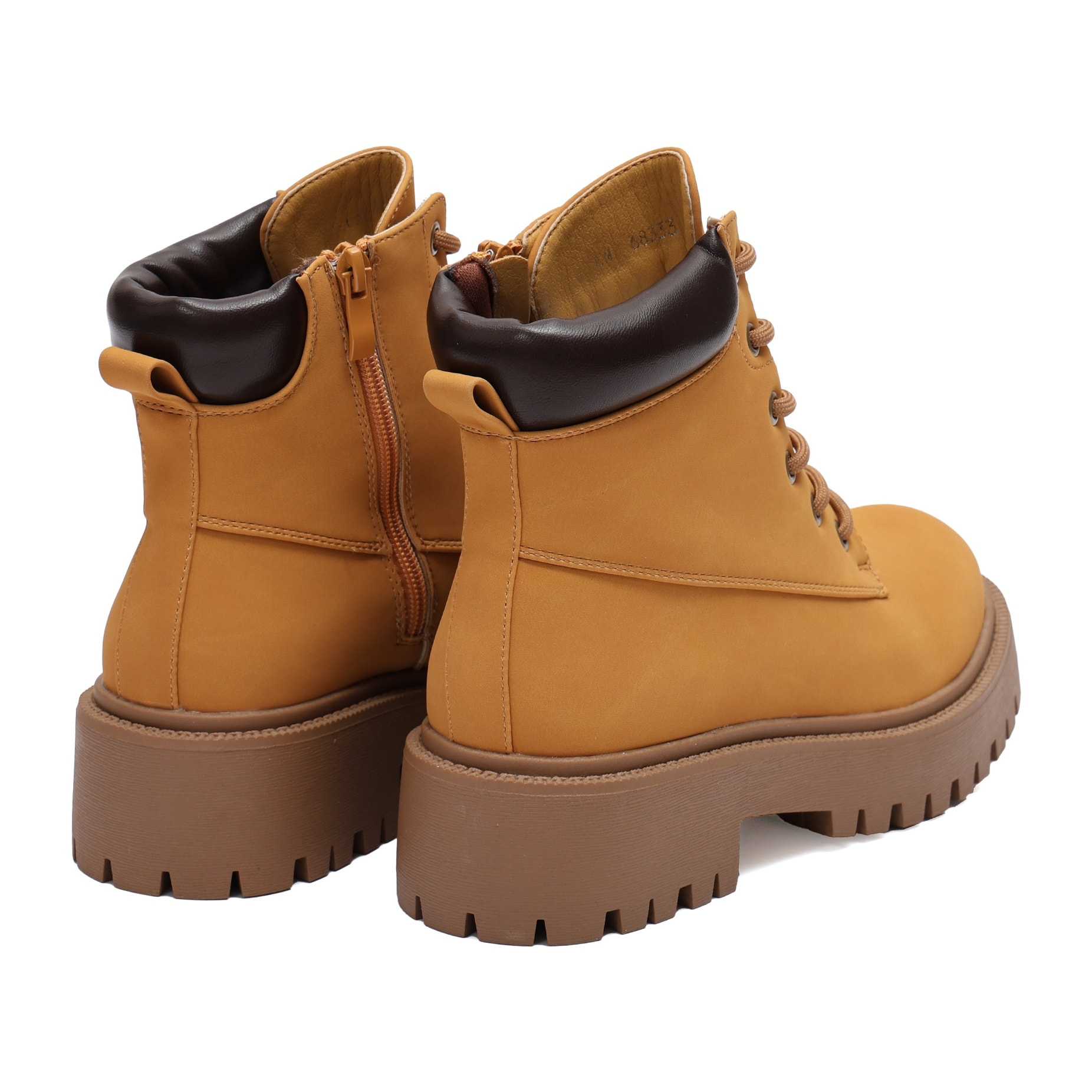 Anfibi in simil pelle con stringhe