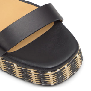 Sandalia Voramar tacón forrado en napa con cierre de hebilla y plataforma en rafia