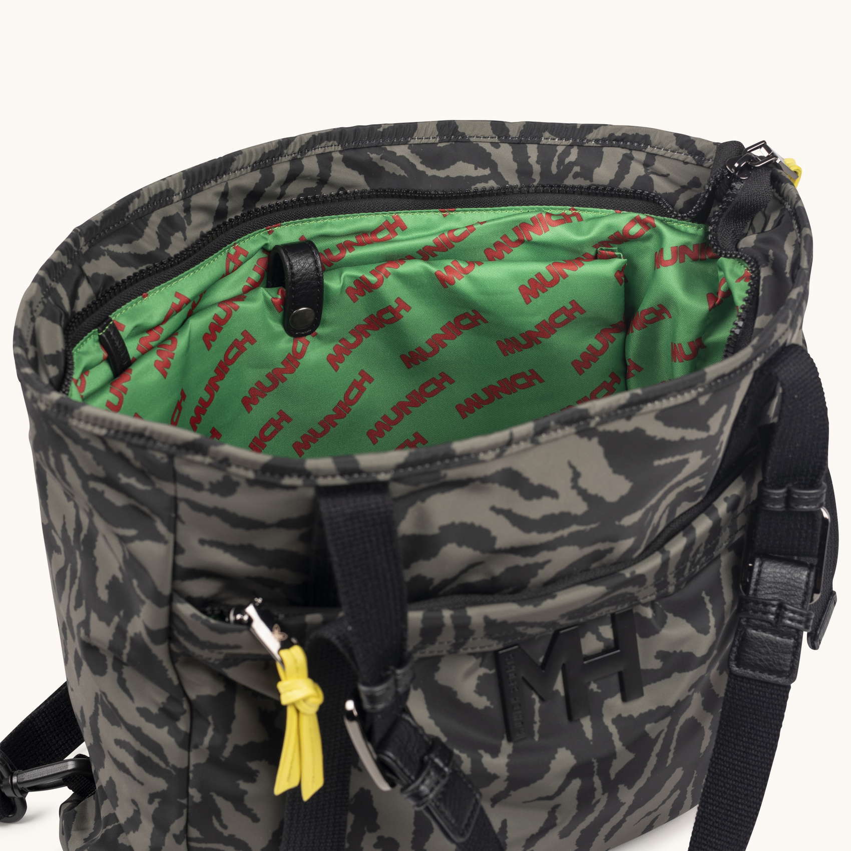 Bolso Shopper Convertible en Mochila Tiger ZONE SHOPPER BACKPACK C/PRINT TIGER KHAKI