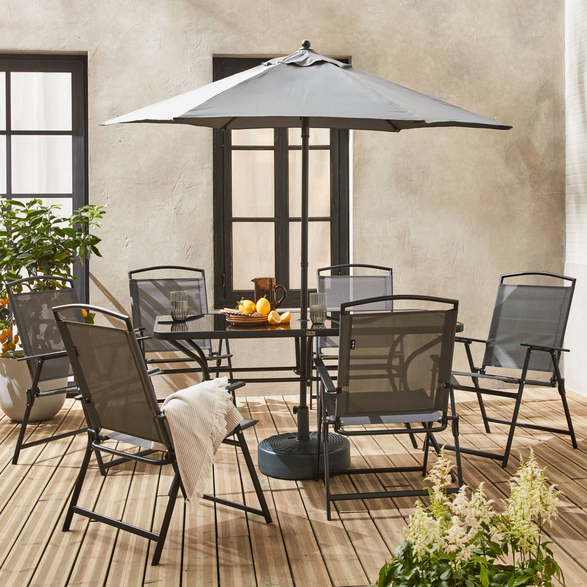 Table de jardin acier avec parasol + 6 assises. anthracite. structure acier avec revêtement anti rouille