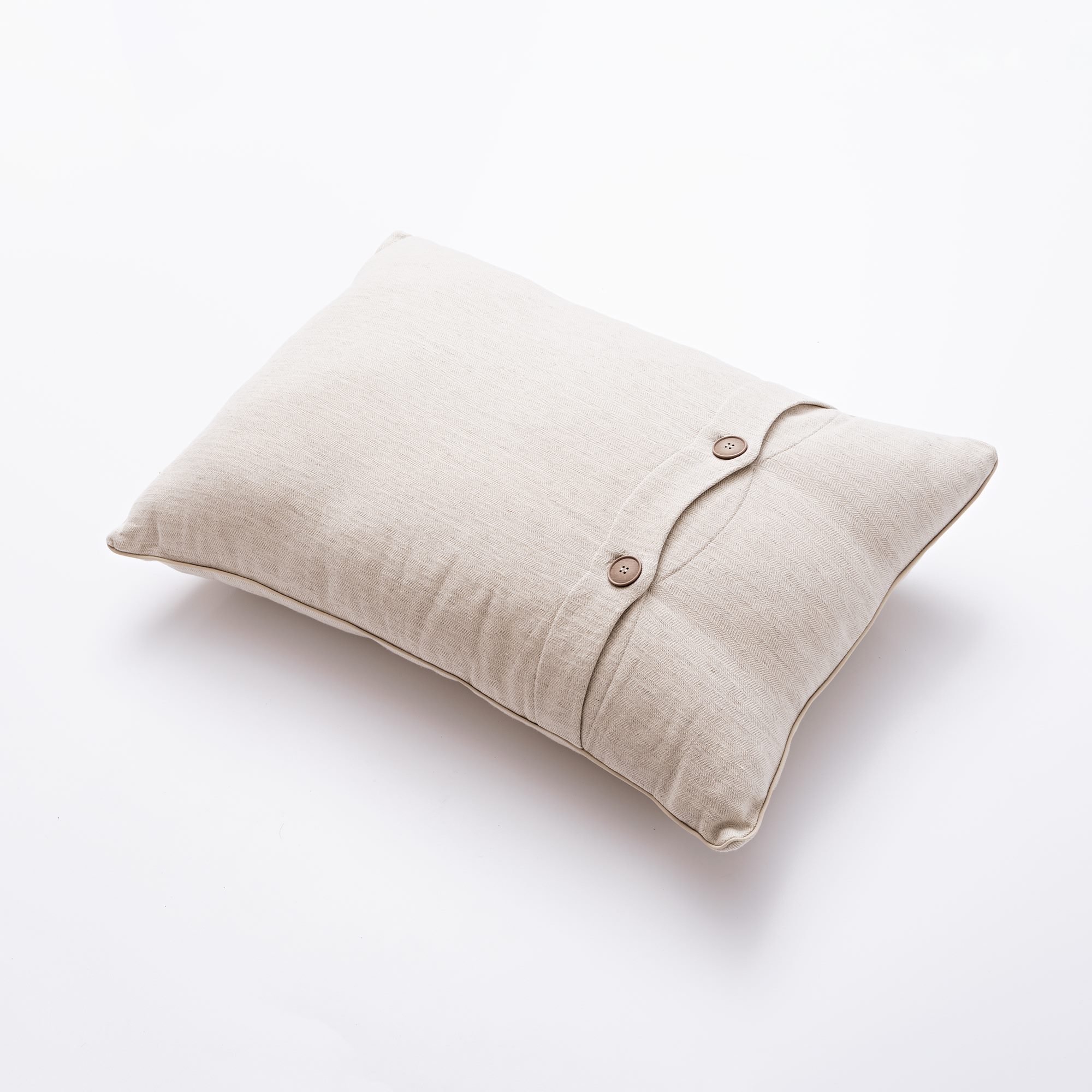 Cojin con banda 50x75cm 60% algodón 20% lino 20% tencel 360gms relleno 400gr logo bordado cierre de botón scalpers home