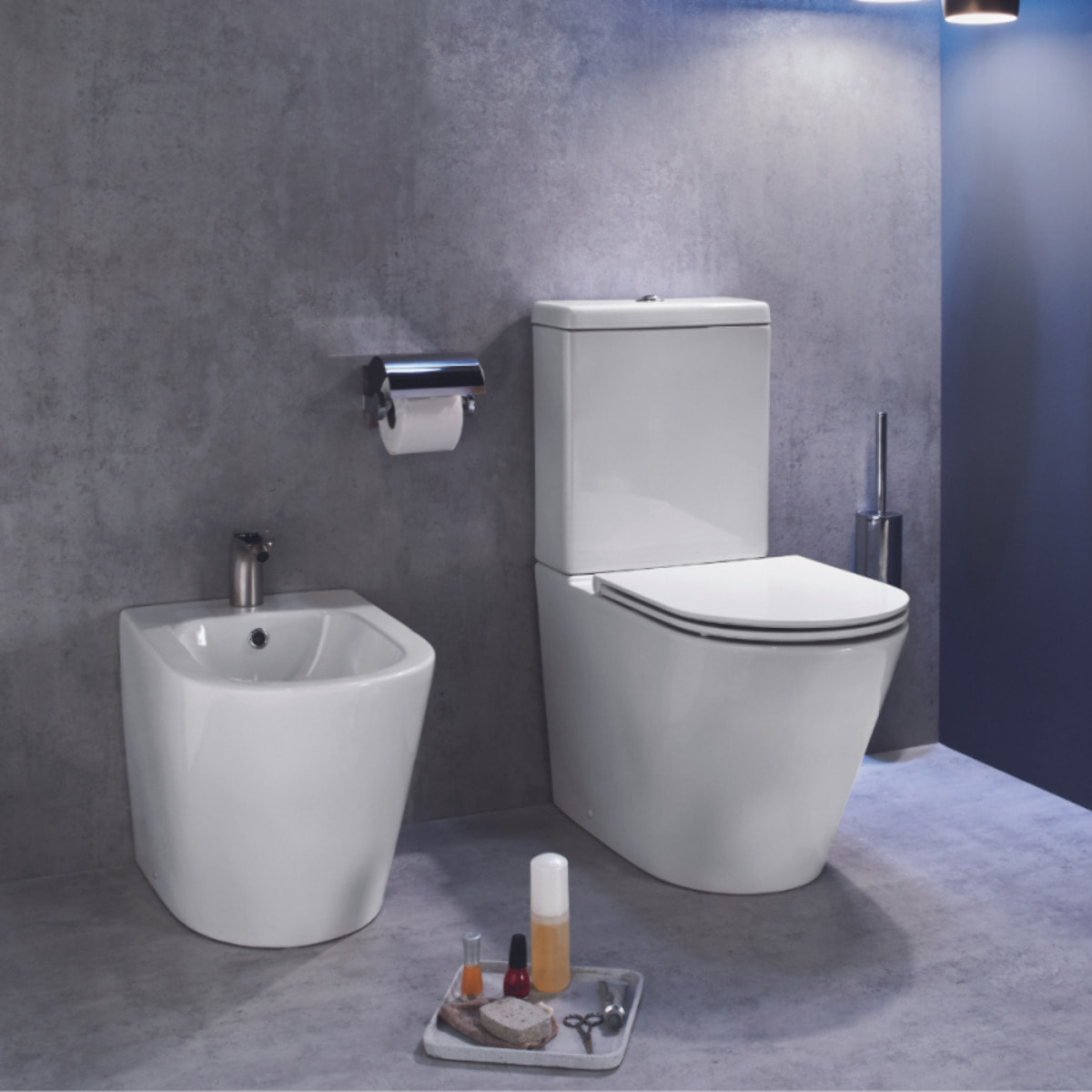 WC au sol sans bride Rodin+ sortie vario avec abattant +  tabouret physiologique bois