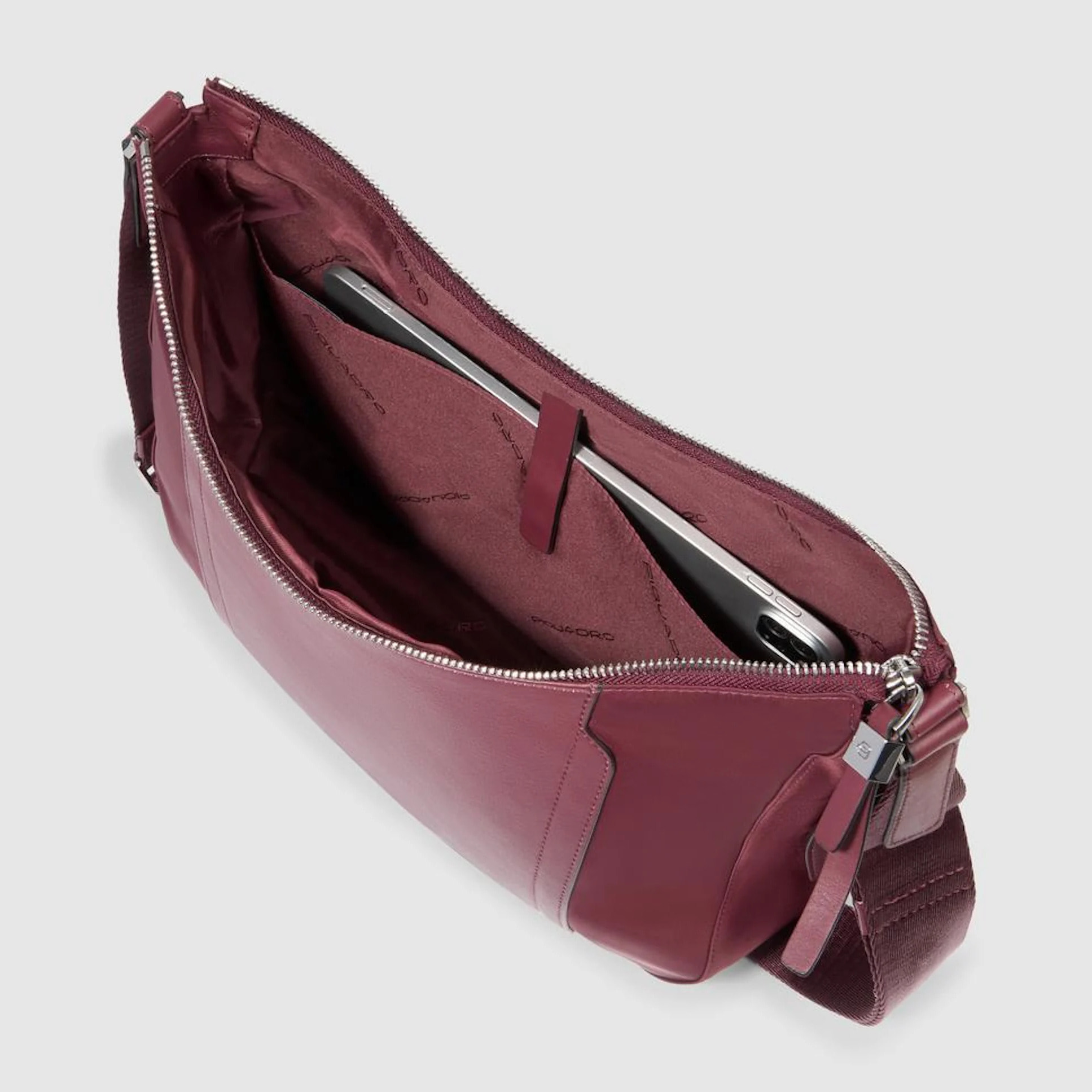 Piquadro Borsa tracolla porta iPad®mini con protezione RFID e tasca per Piquadro Smart Tracker