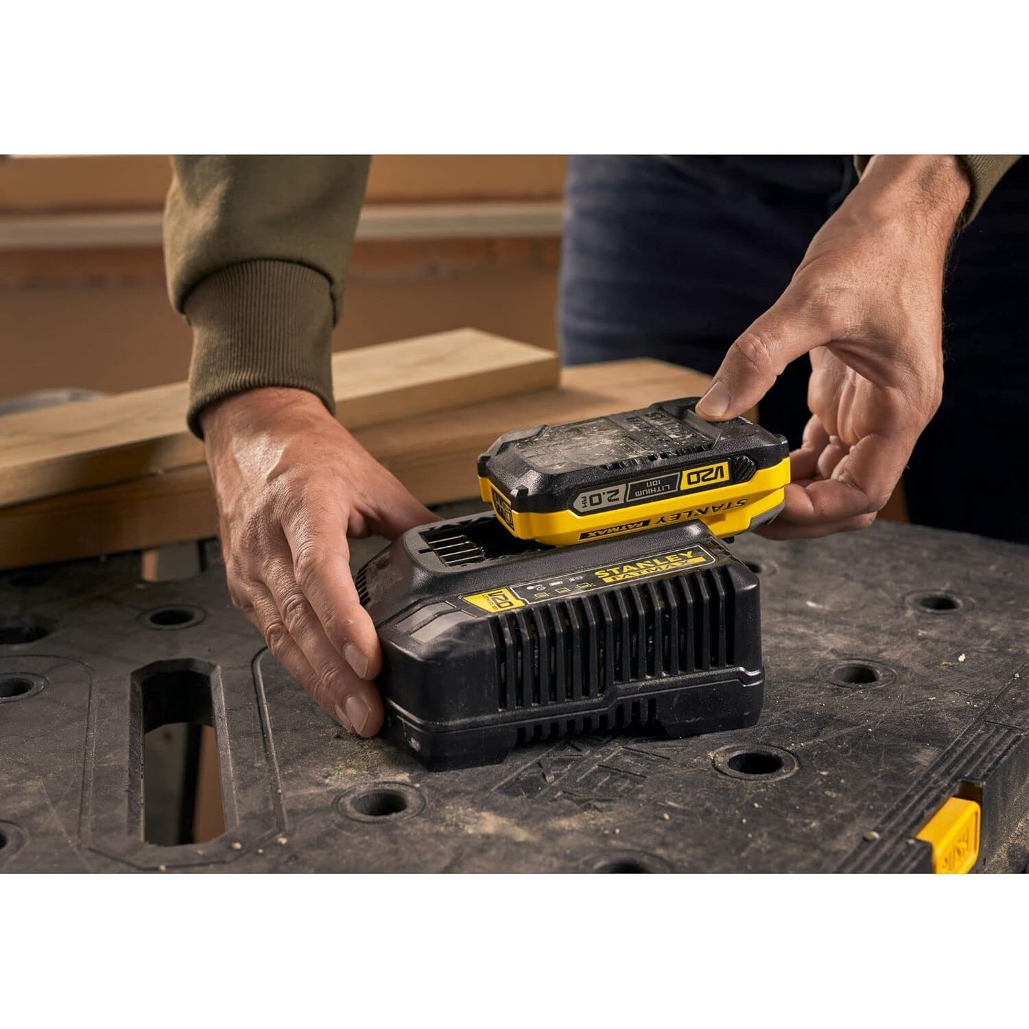 Starter kit chargeur 2A + 2 batteries 18V 2,0 Ah de la gamme FATMAX V20 - DEWALT - SFMCB12D2