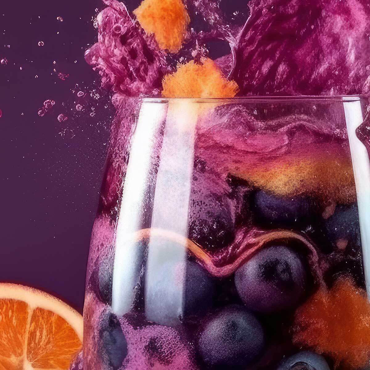 Affiche encadrée verre fruits rouges fond violet Affiche + cadre en métal - Noir