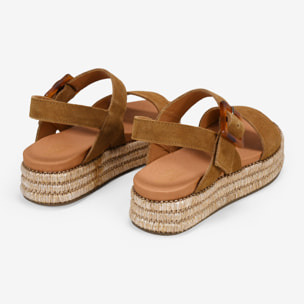 Sandalias marrones en serraje piel con plataforma