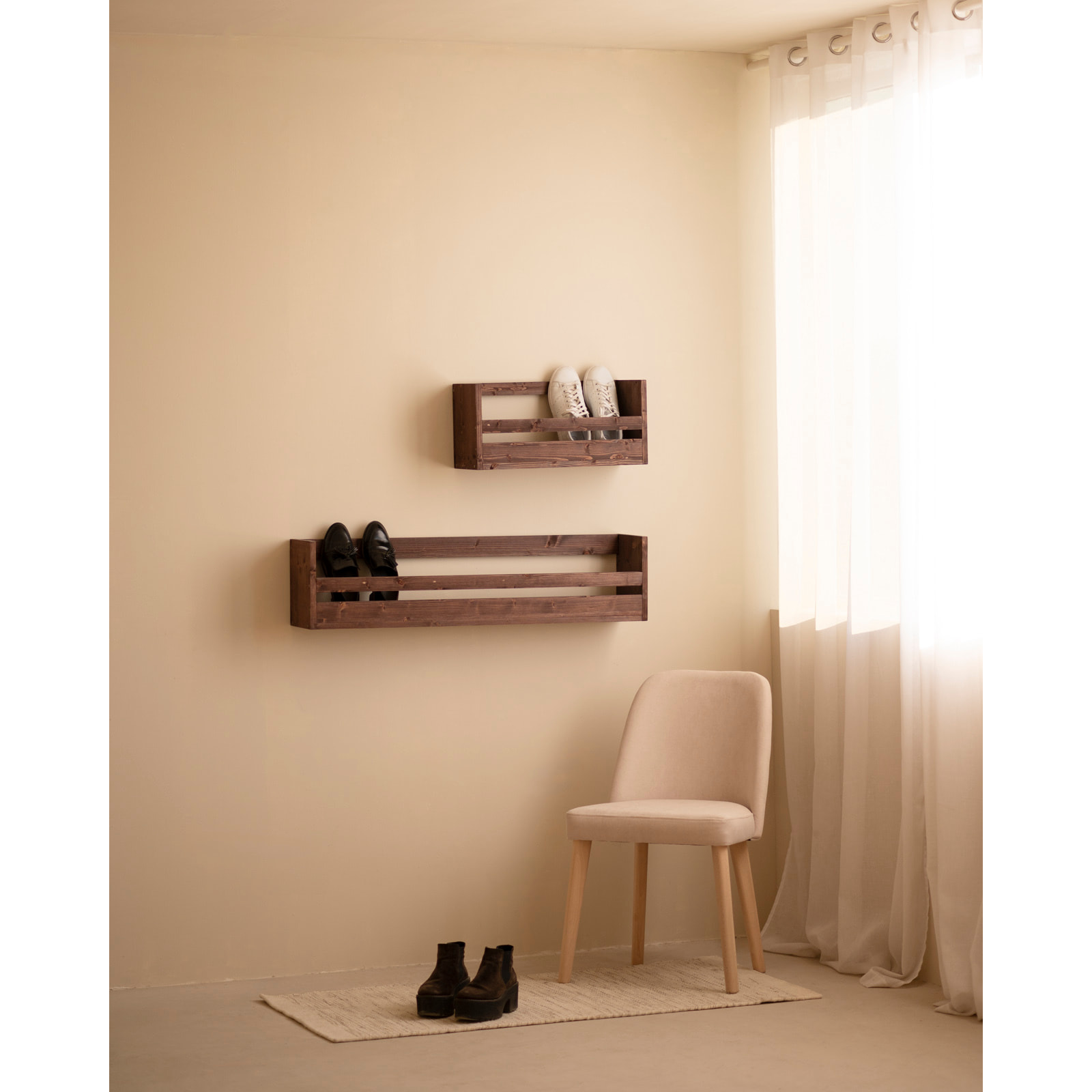 Estante zapatero de madera maciza en tono nogal de varias medidas