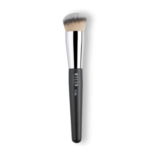 F135 FLAT FOUNDATION BRUSH Pennello viso kabuki per fondotinta liquidi e in crema