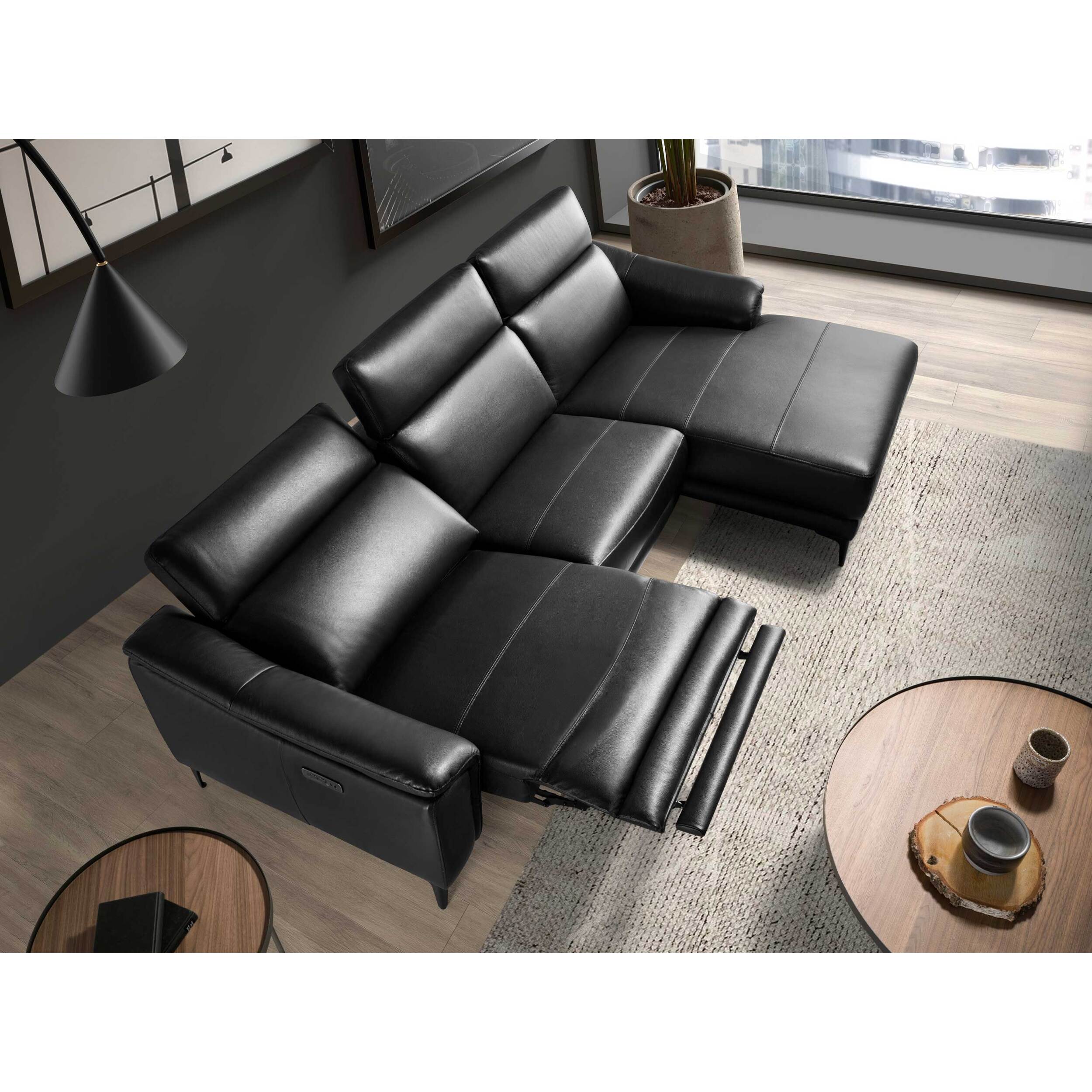 Sofá chaise longue relax derecha de 5 plazas tapizado en piel de vacuno en negro con reposacabezas patas de acero inoxidable en negro mate 272x168x96cm
