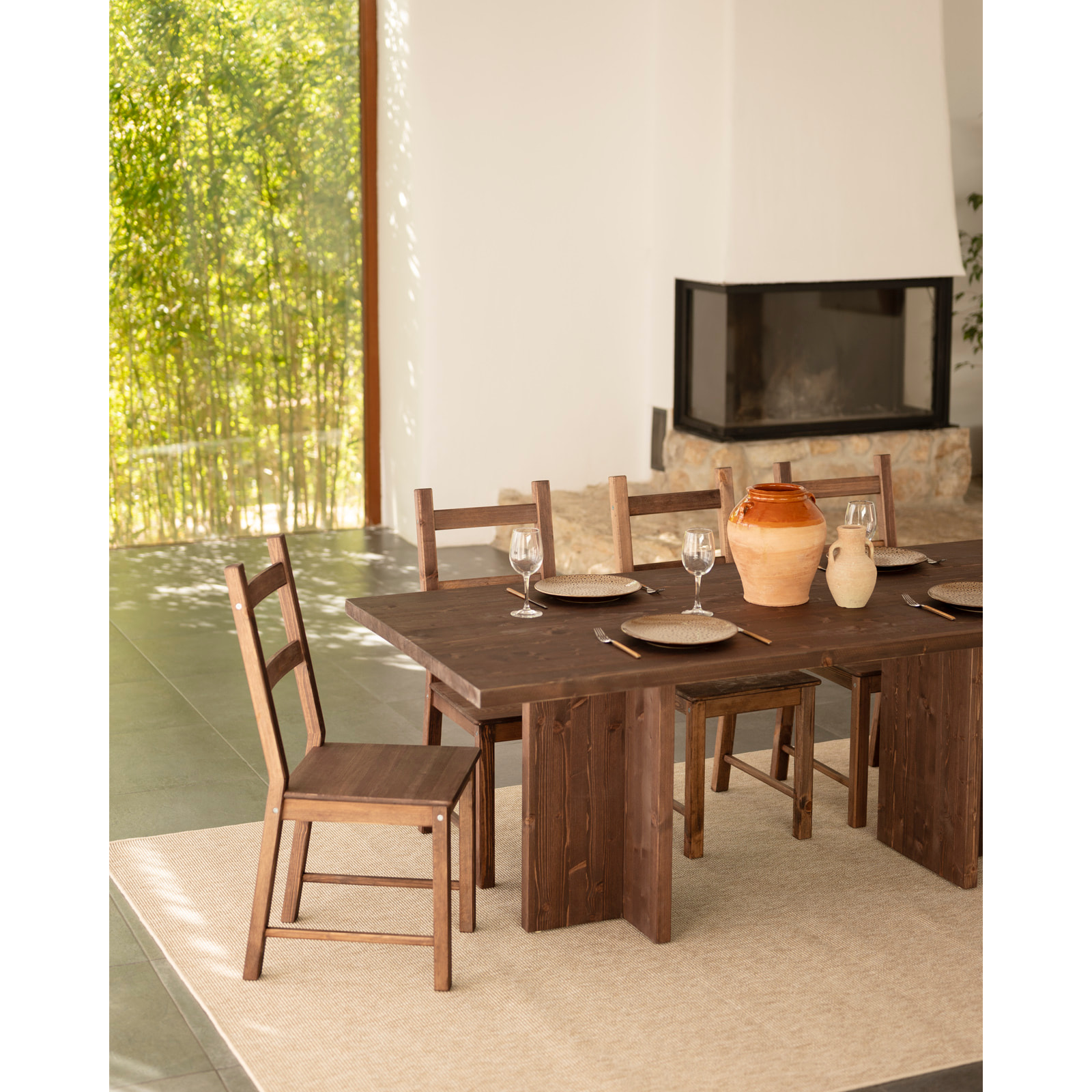 Table à manger en bois massif ton noyer en différentes tailles