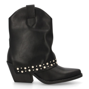 Botín cowboy con tachuelas metálicas