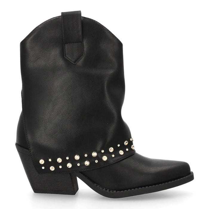 Botín cowboy con tachuelas metálicas