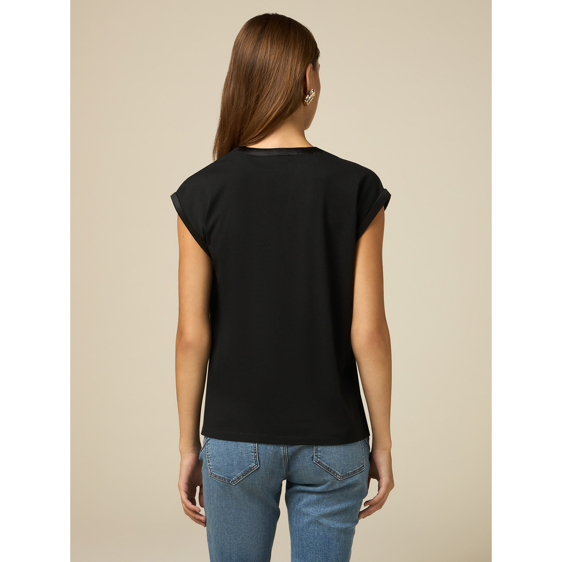 Oltre - Camiseta bimateria con escote de pico - Negro