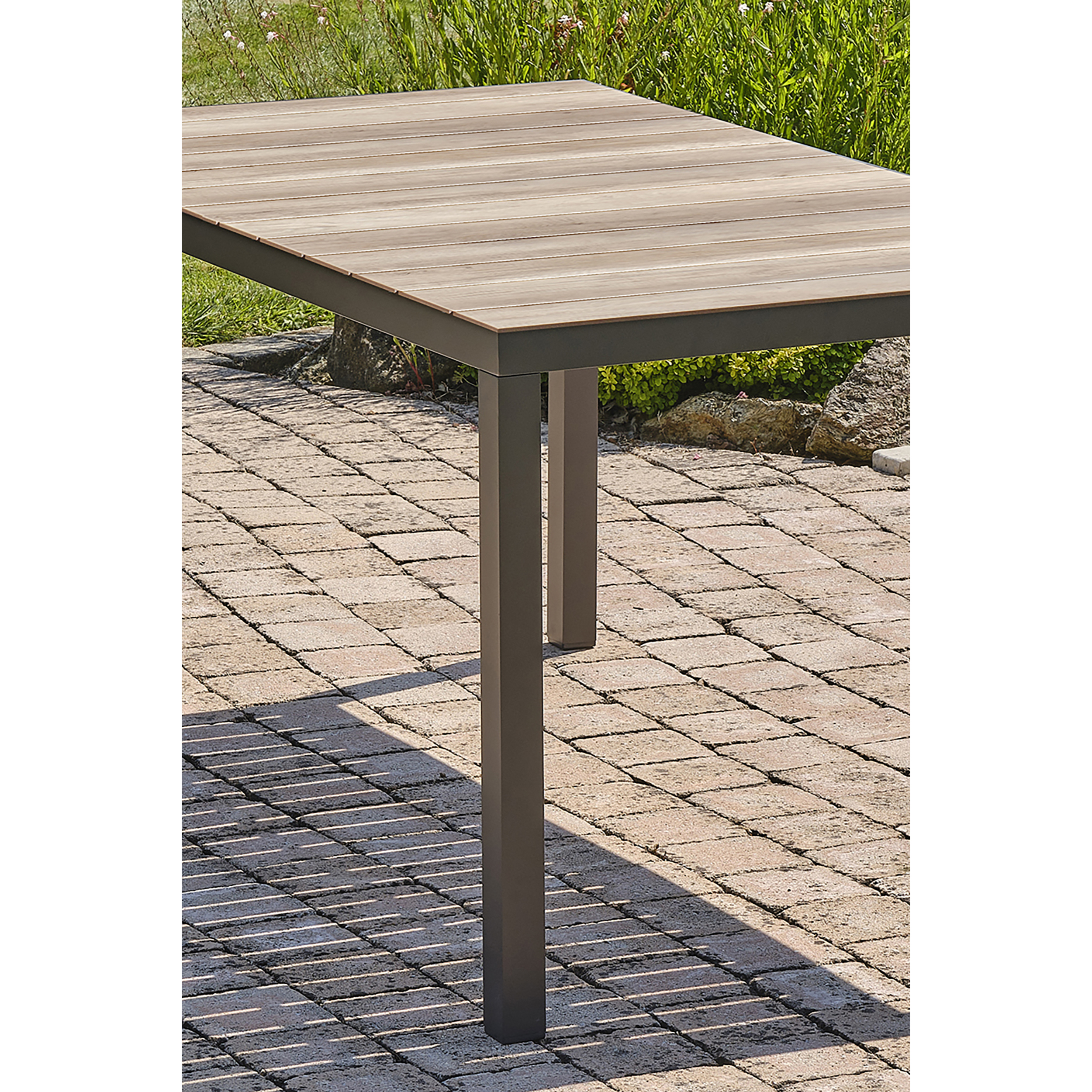 BOSTON - Table de jardin en alu anthracite plateau en polywood imitation bois