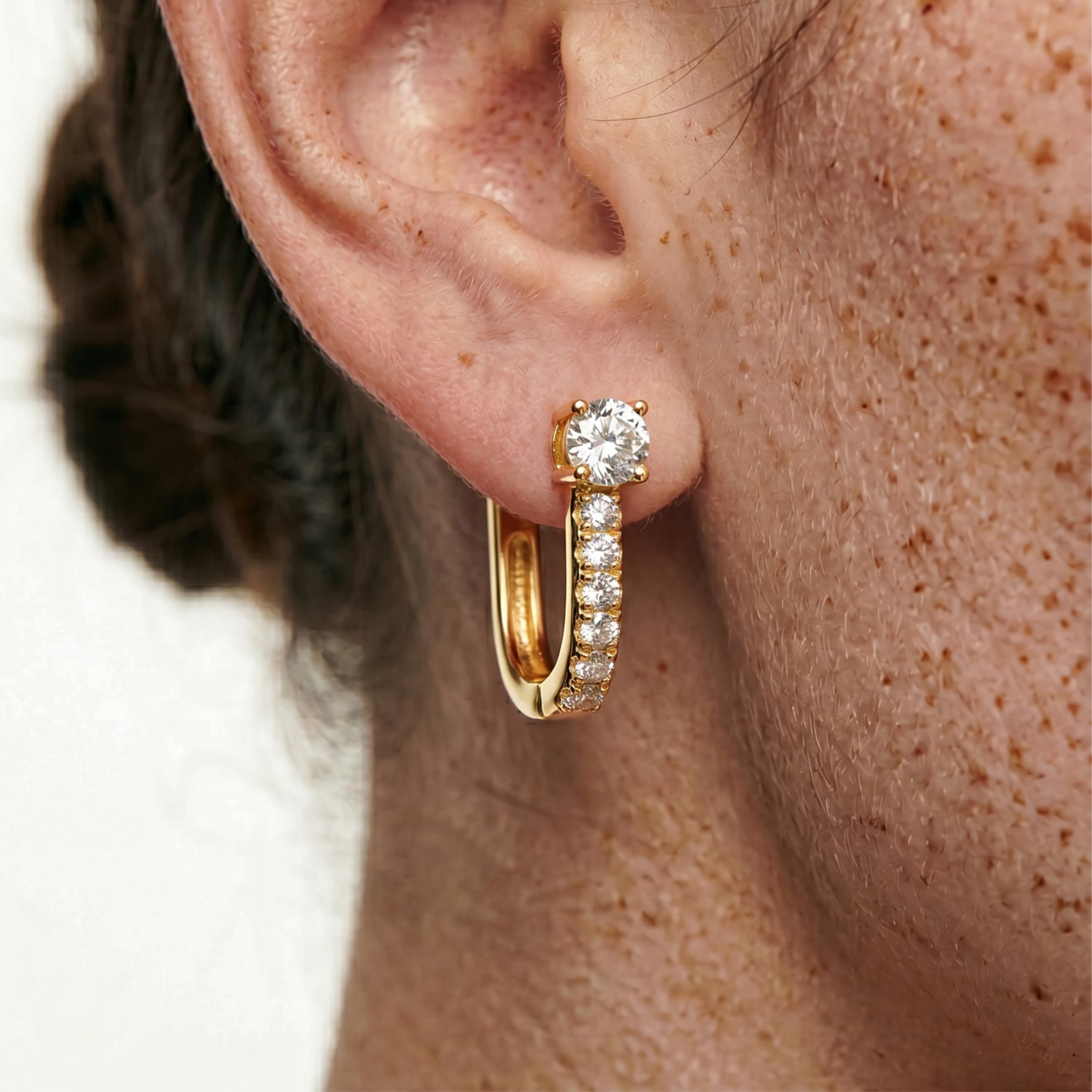 Pendientes de Circonita Brillante acabado en oro amarillo de 18k