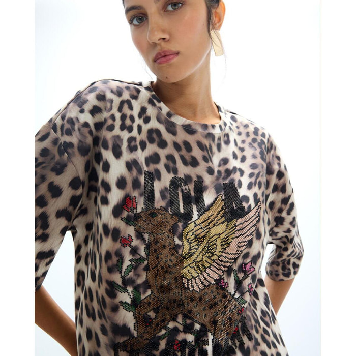 T-shirt a girocollo con stampa leopardata, caratterizzata da un disegno di un angelo leopardato in strass di vari colori.