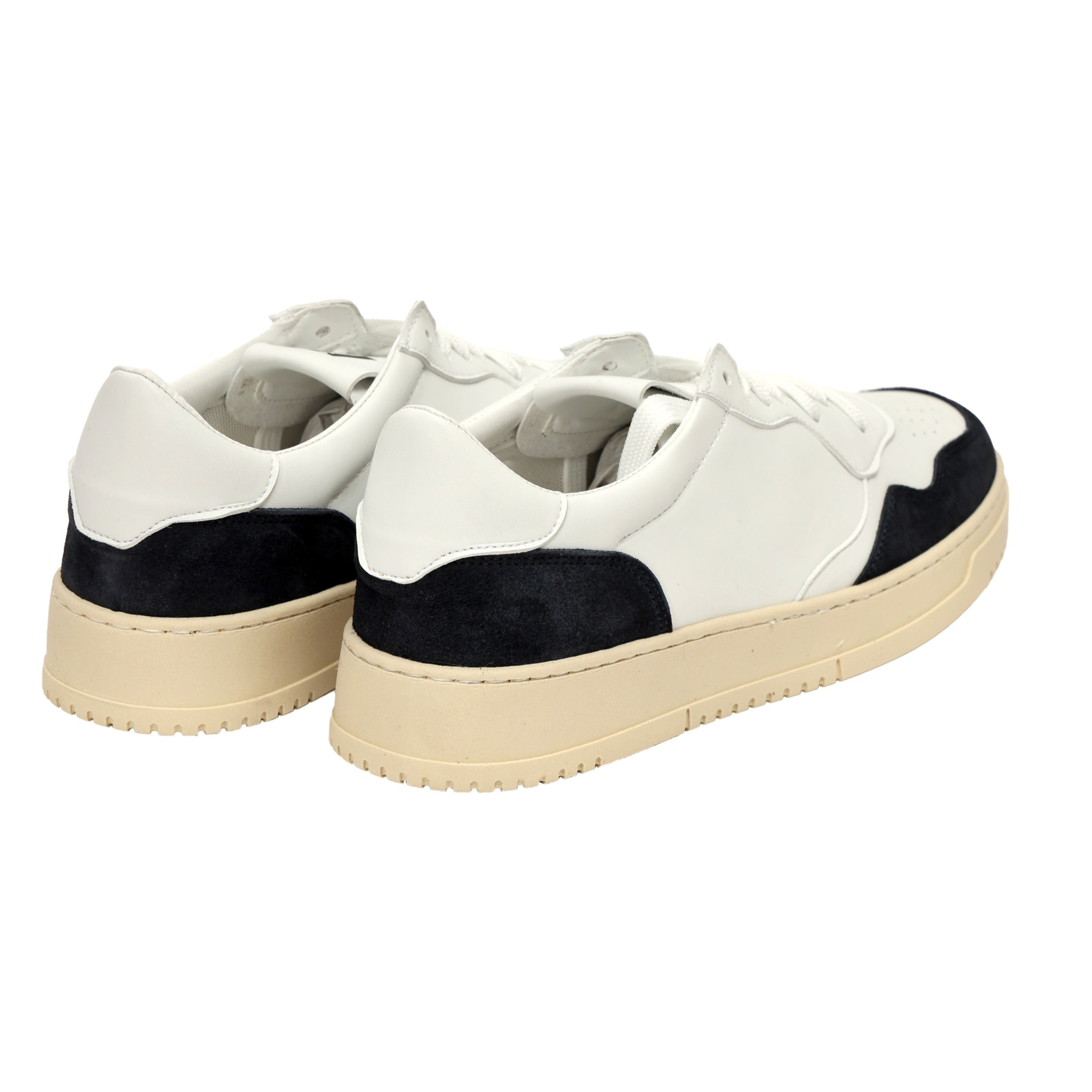 Sneakers in pelle con inserti in camoscio