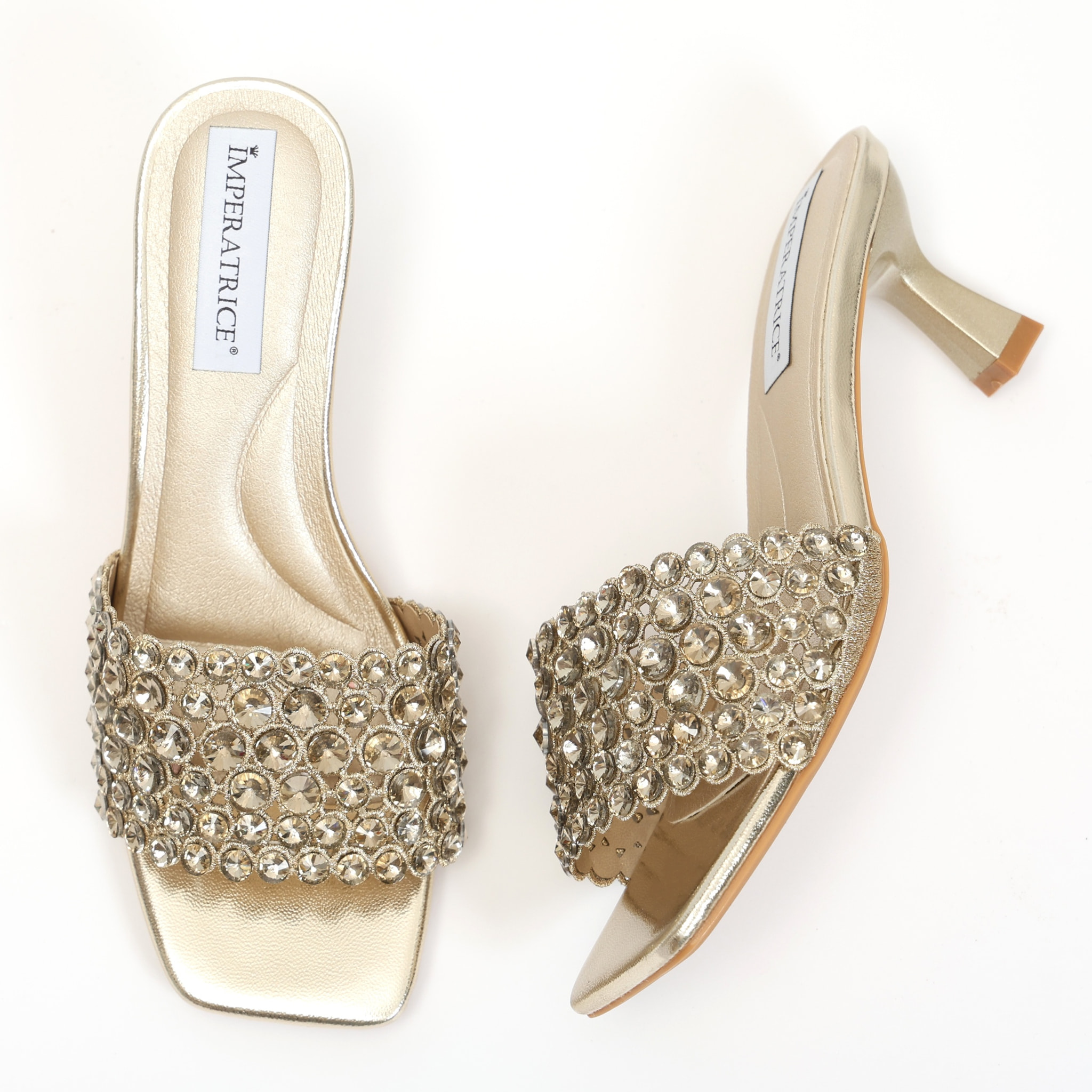 Sandali in simil pelle con tacco a rocchetto e fascia gioiello